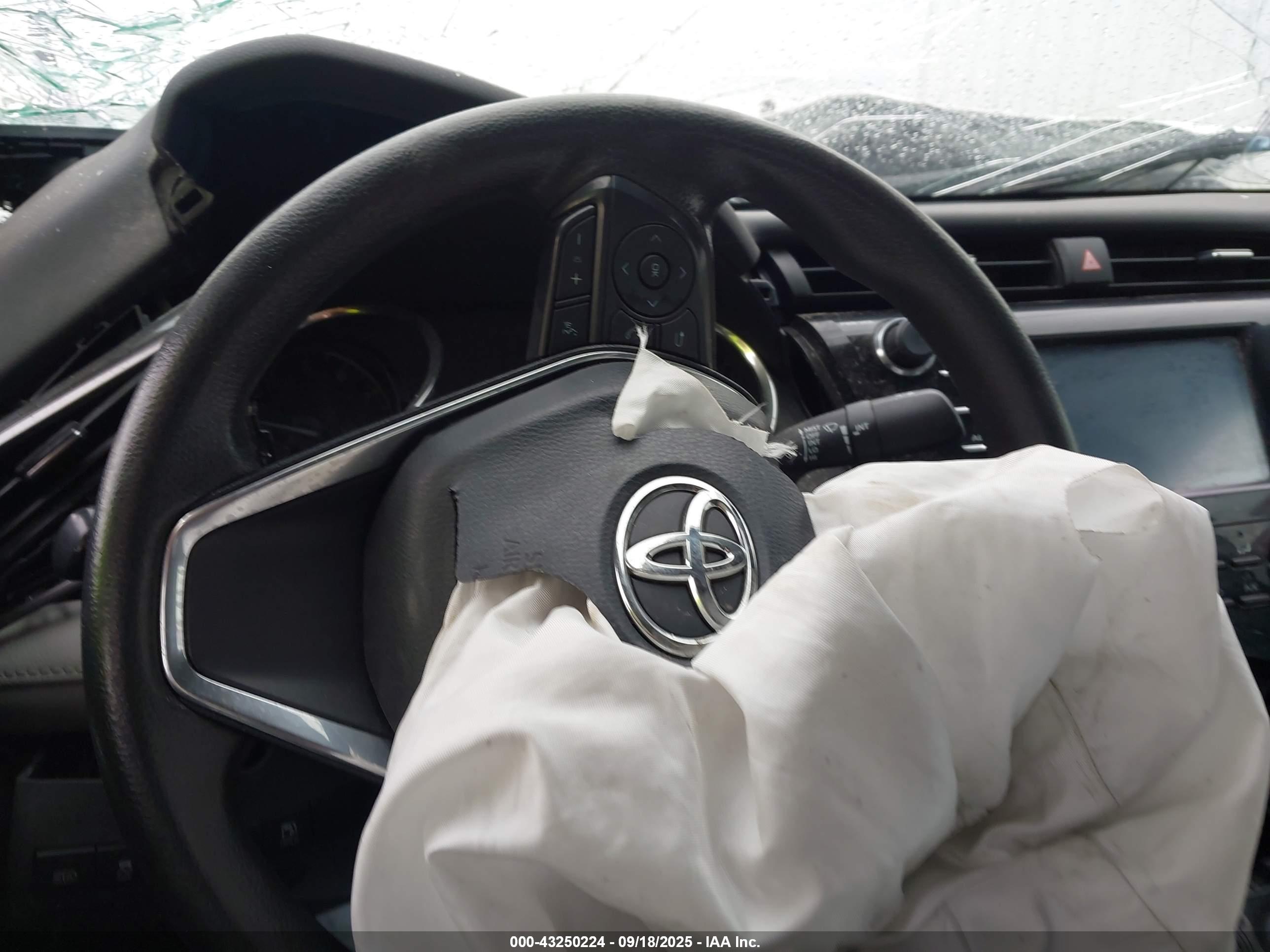 TOYOTA CAMRY image 7