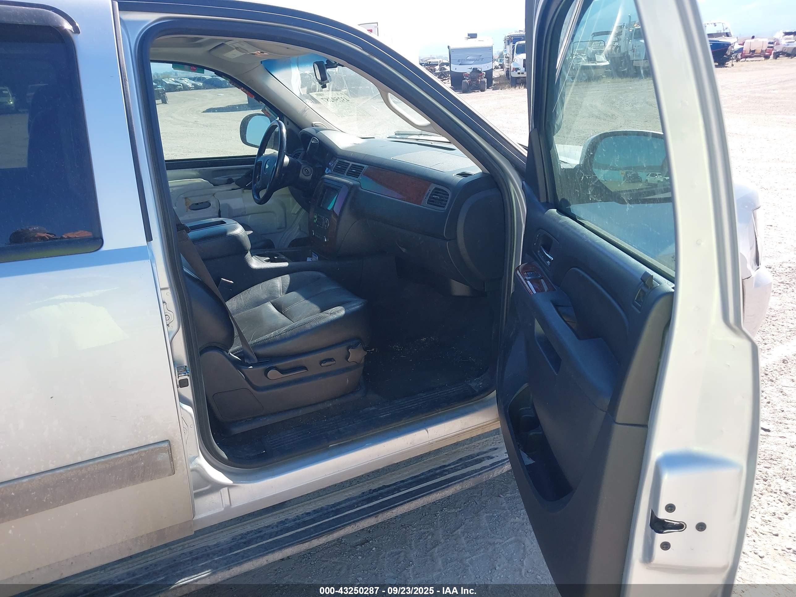 CHEVROLET TAHOE image 5