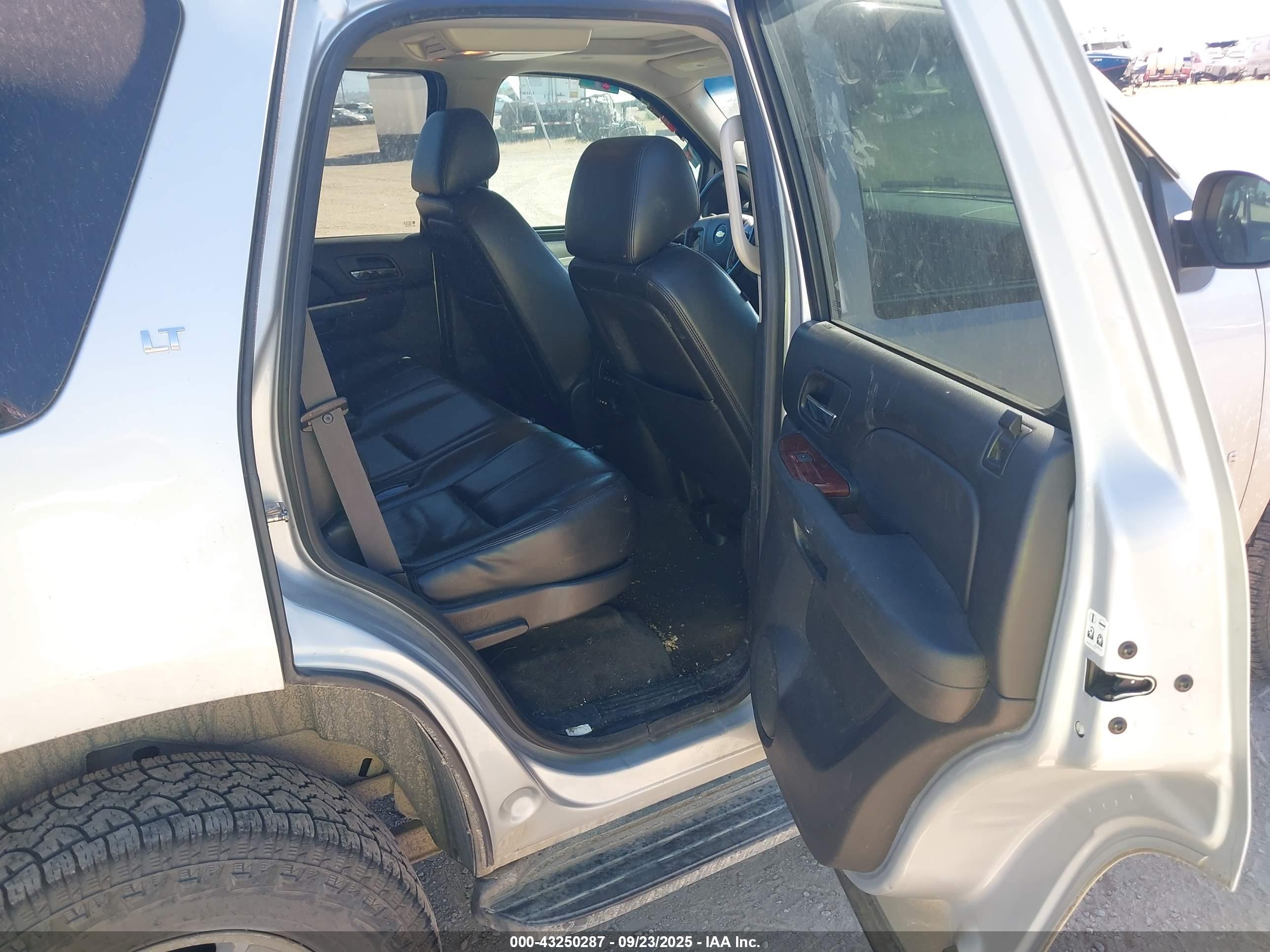 CHEVROLET TAHOE image 8