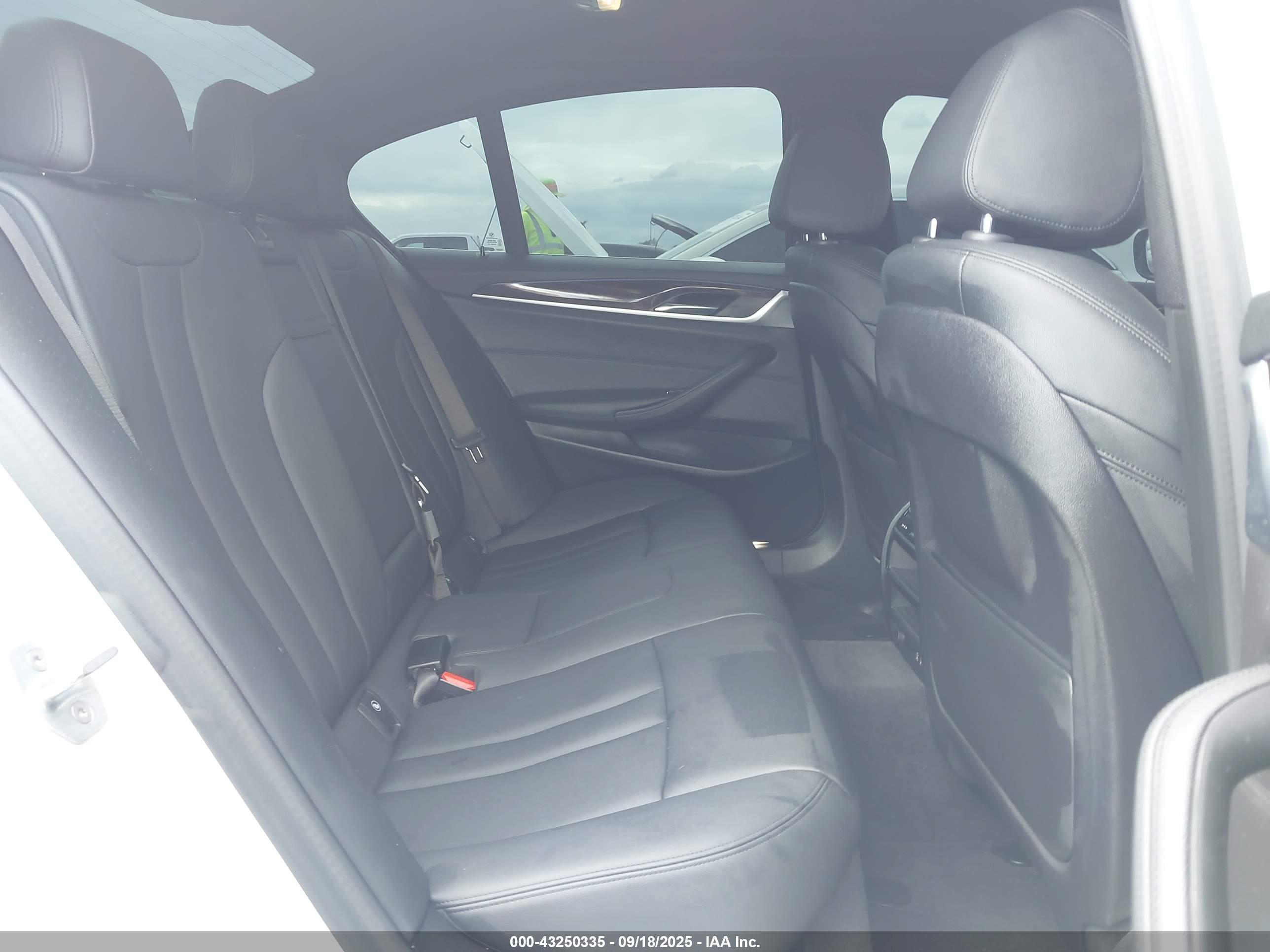 BMW 530E image 8