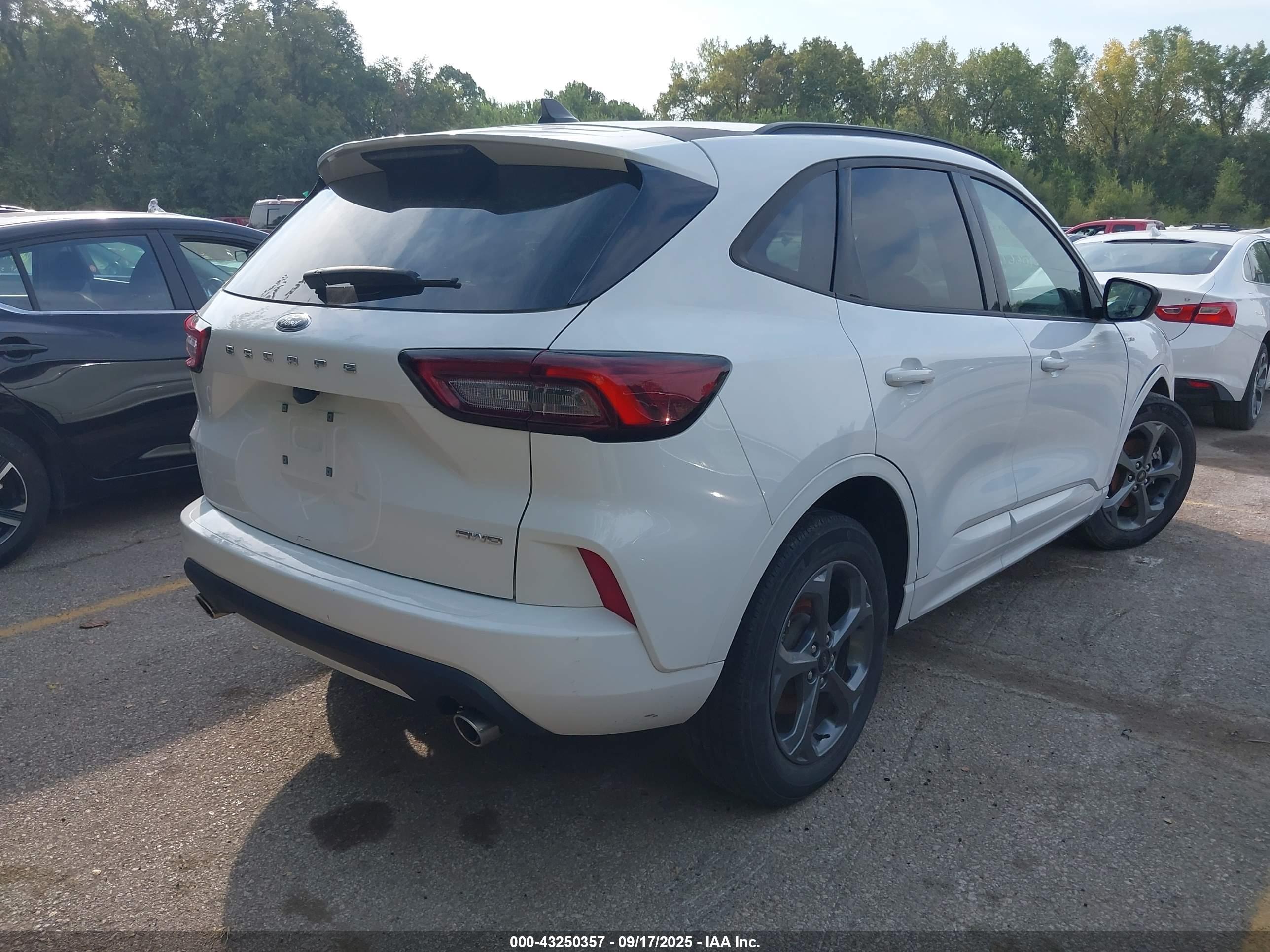 FORD ESCAPE image 4