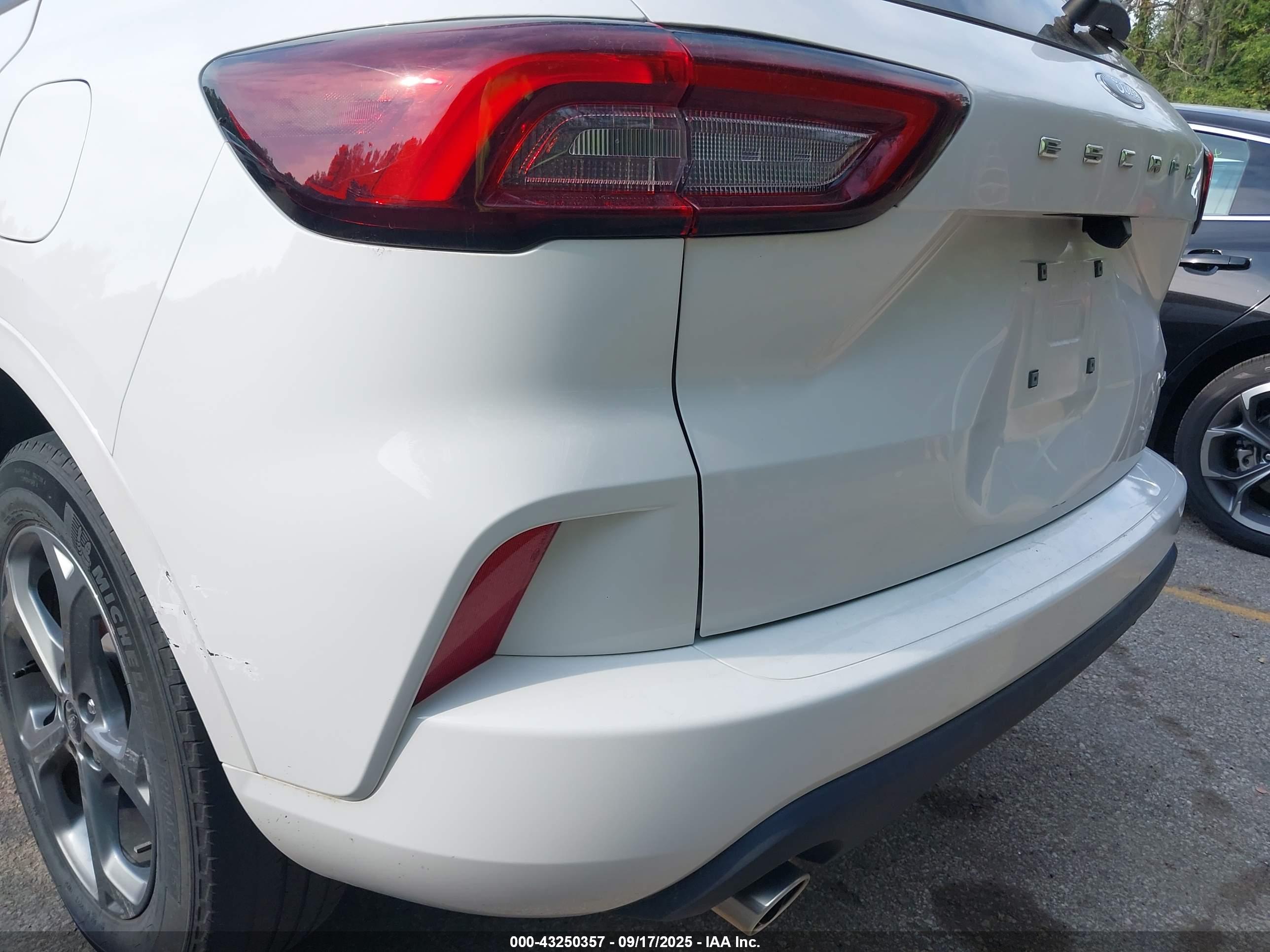 FORD ESCAPE image 6