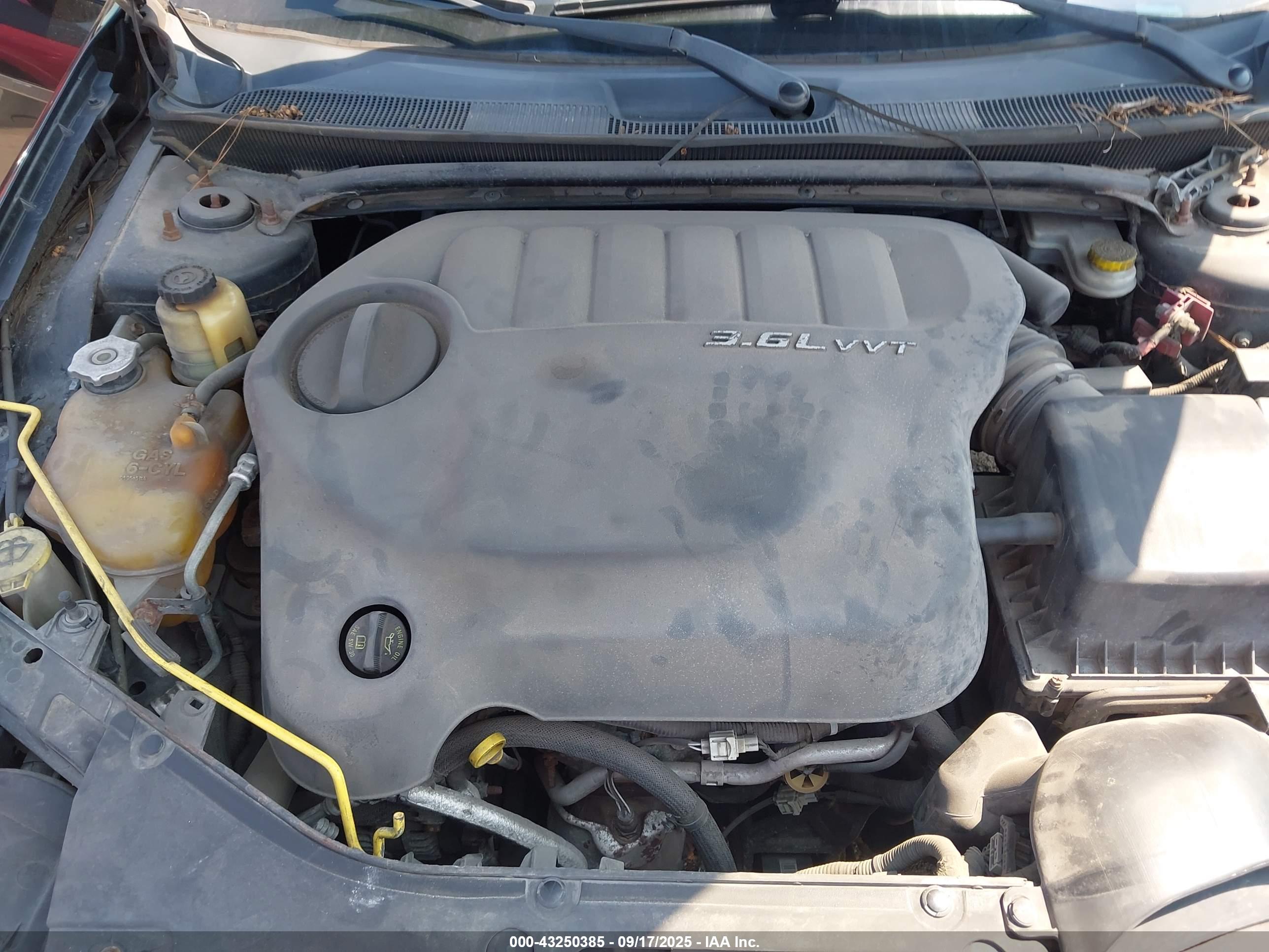 CHRYSLER 200 image 10