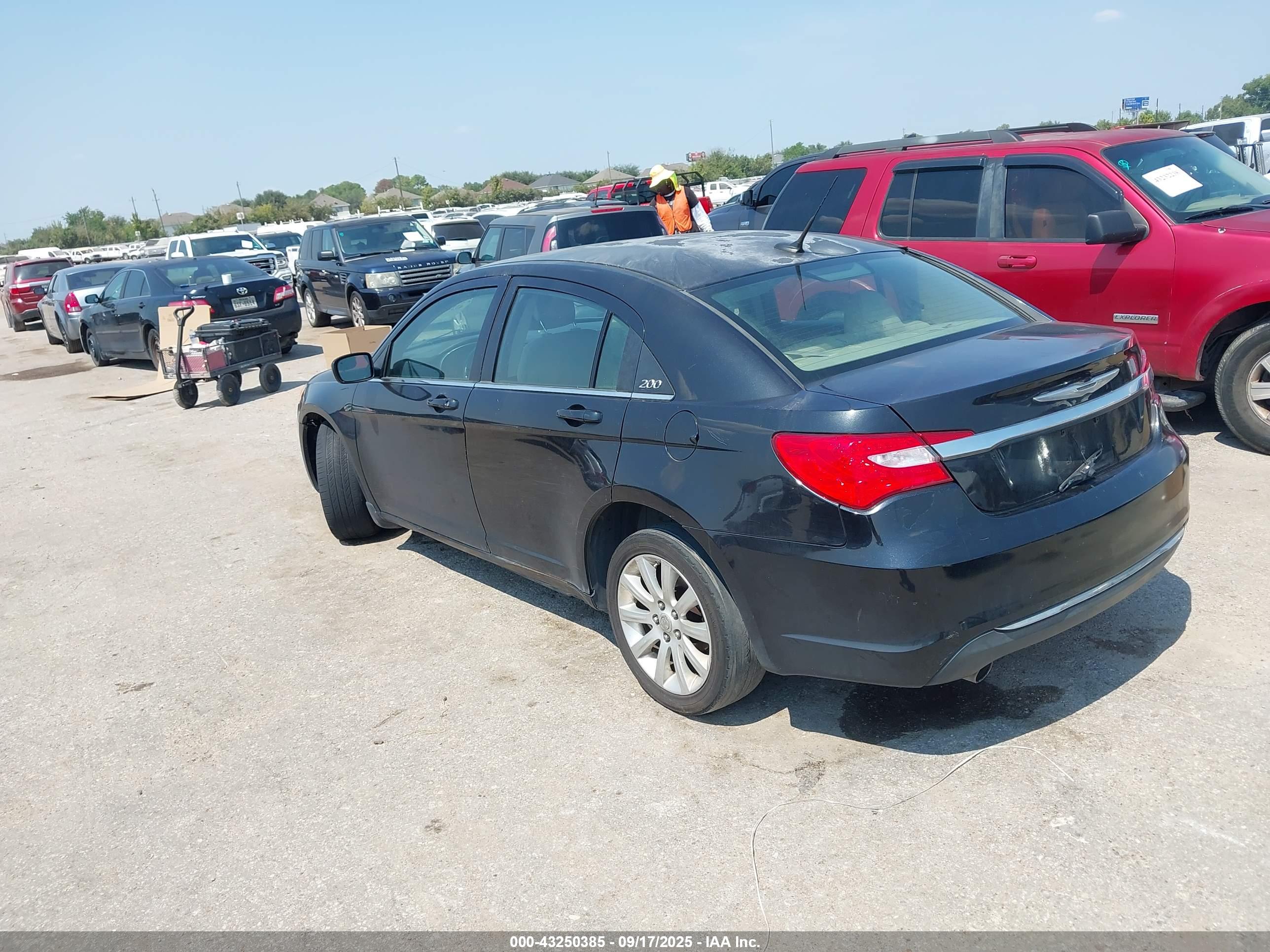 CHRYSLER 200 image 3