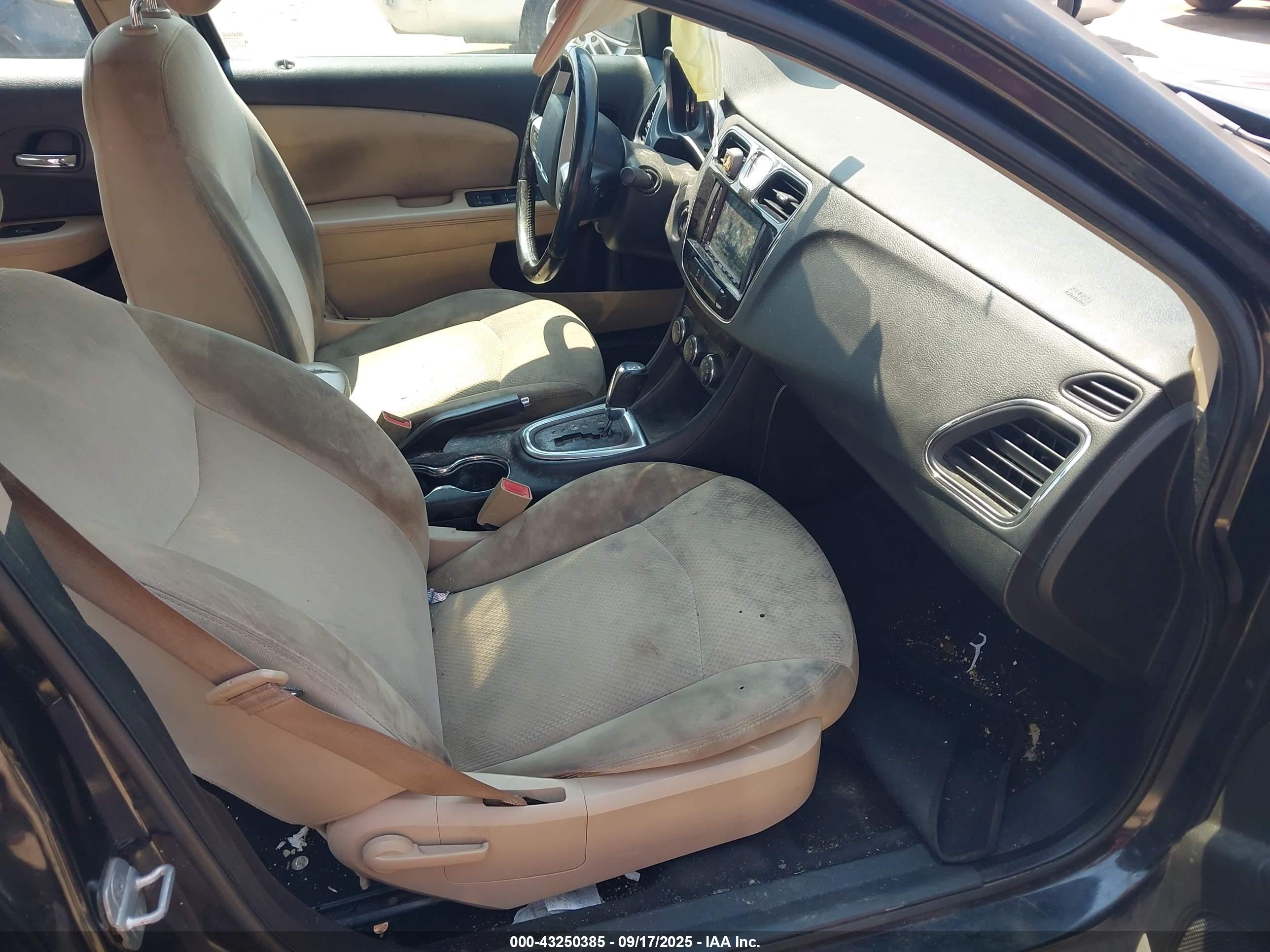 CHRYSLER 200 image 5