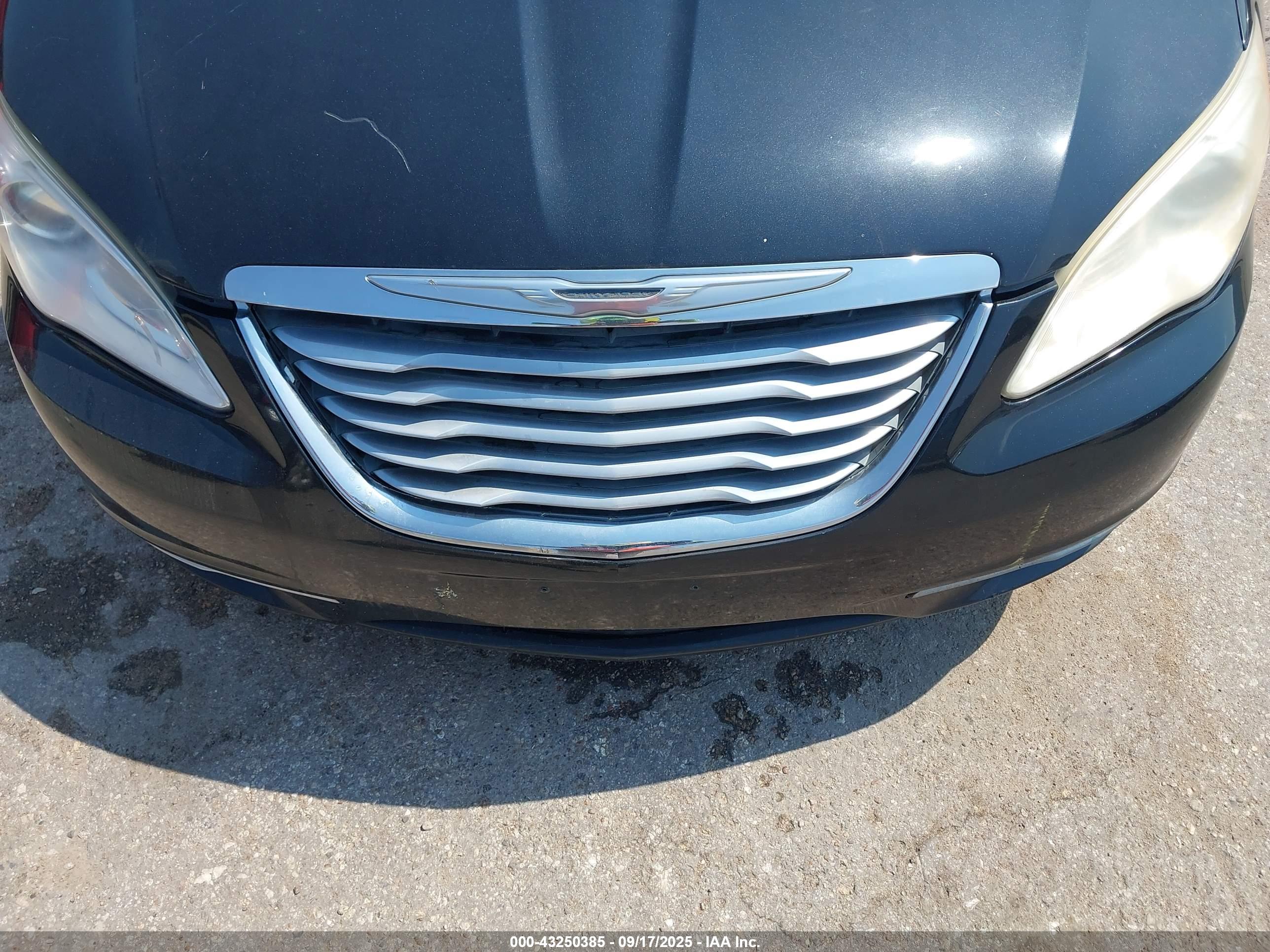 CHRYSLER 200 image 6