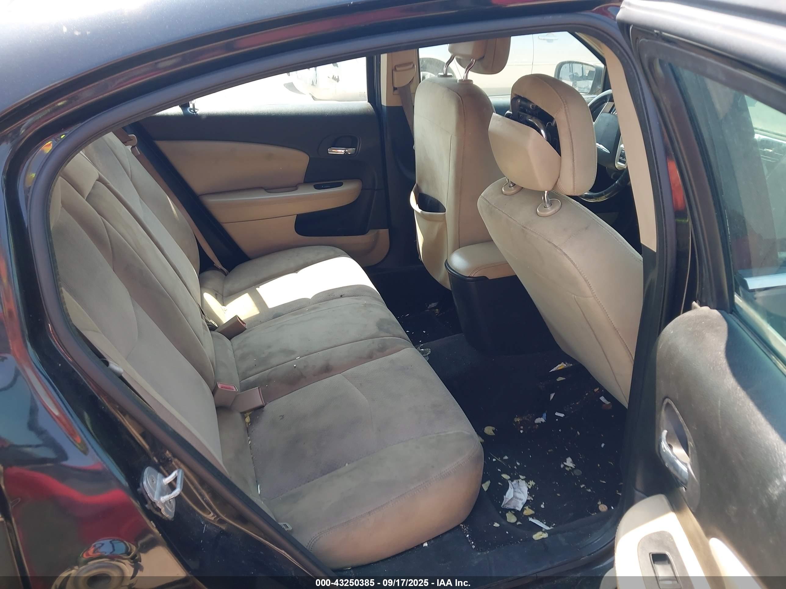 CHRYSLER 200 image 8