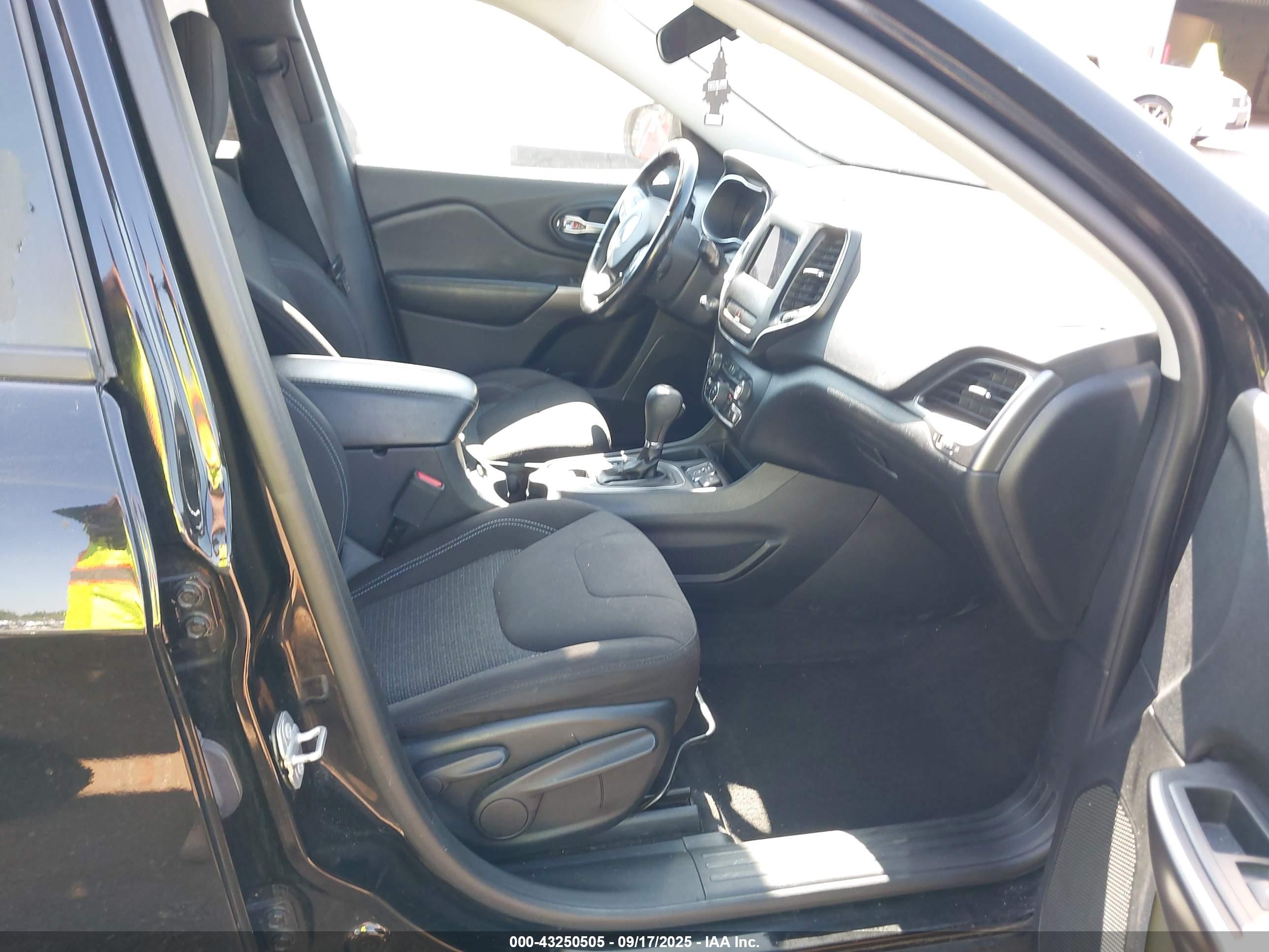 JEEP CHEROKEE image 5