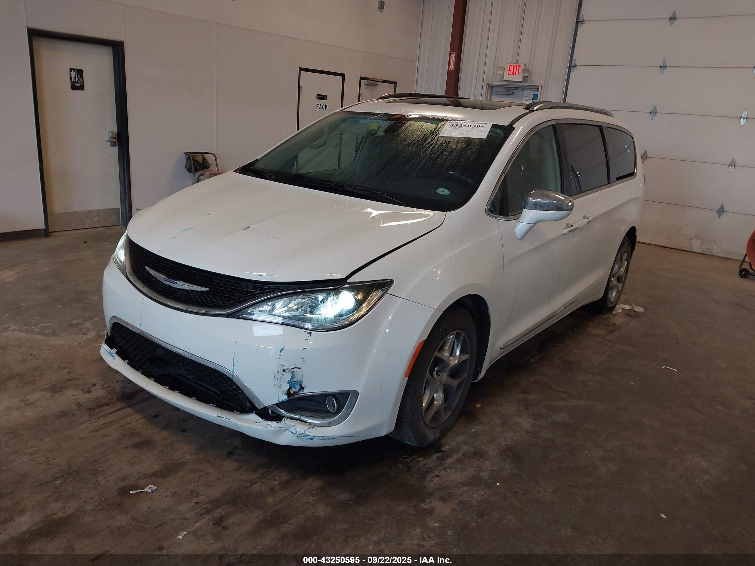 CHRYSLER PACIFICA image 2