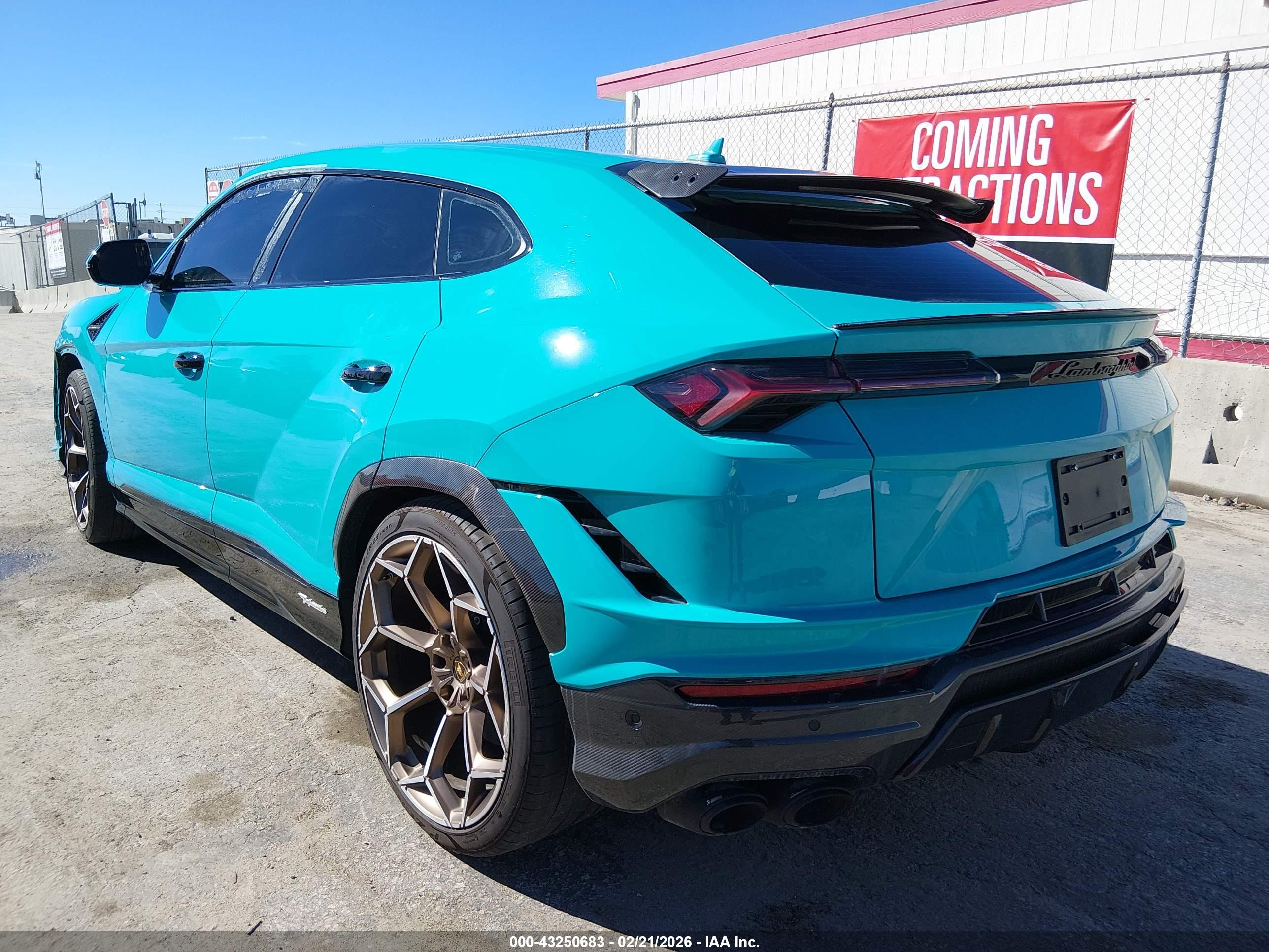 LAMBORGHINI URUS image 3