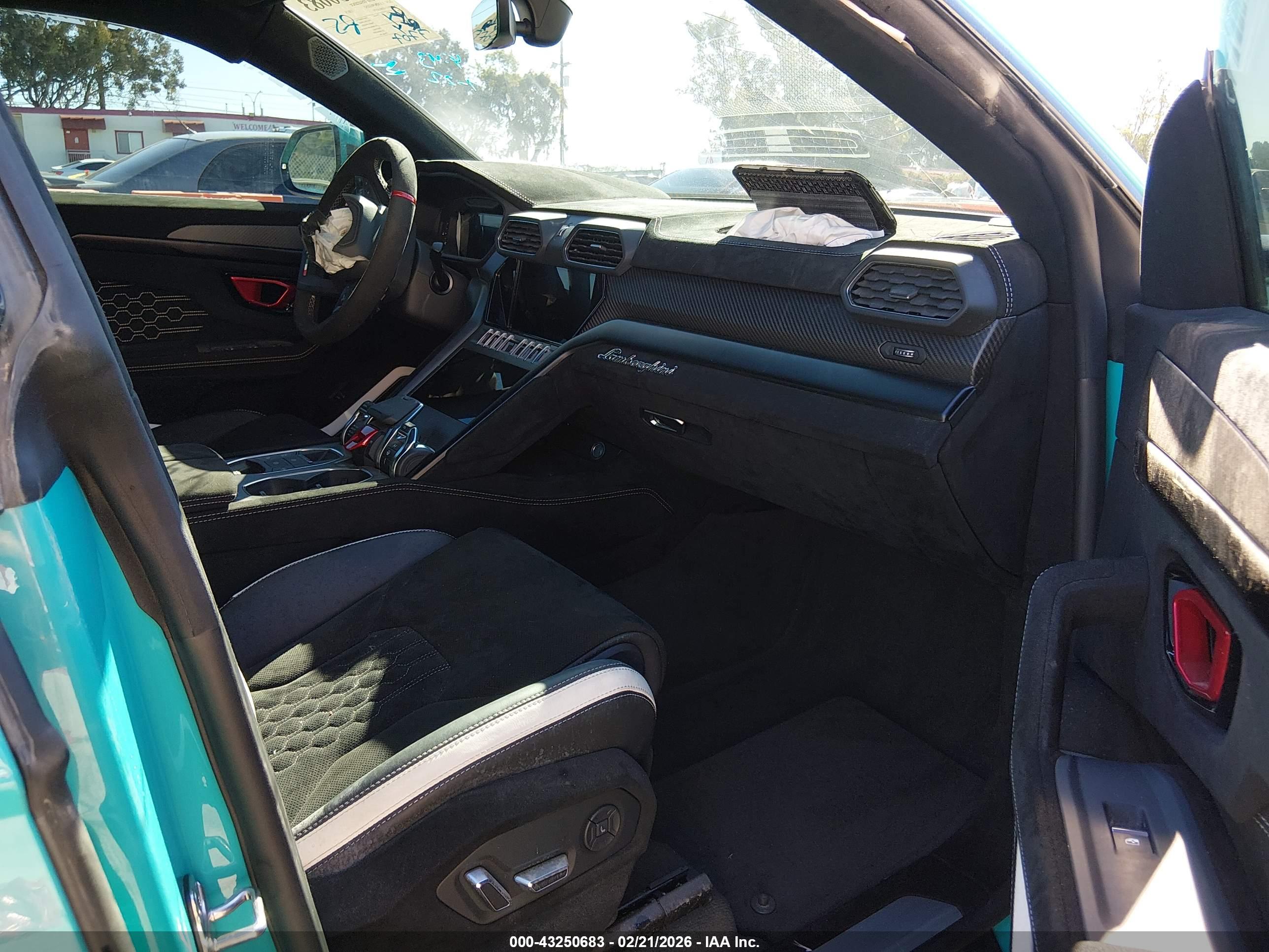 LAMBORGHINI URUS image 5
