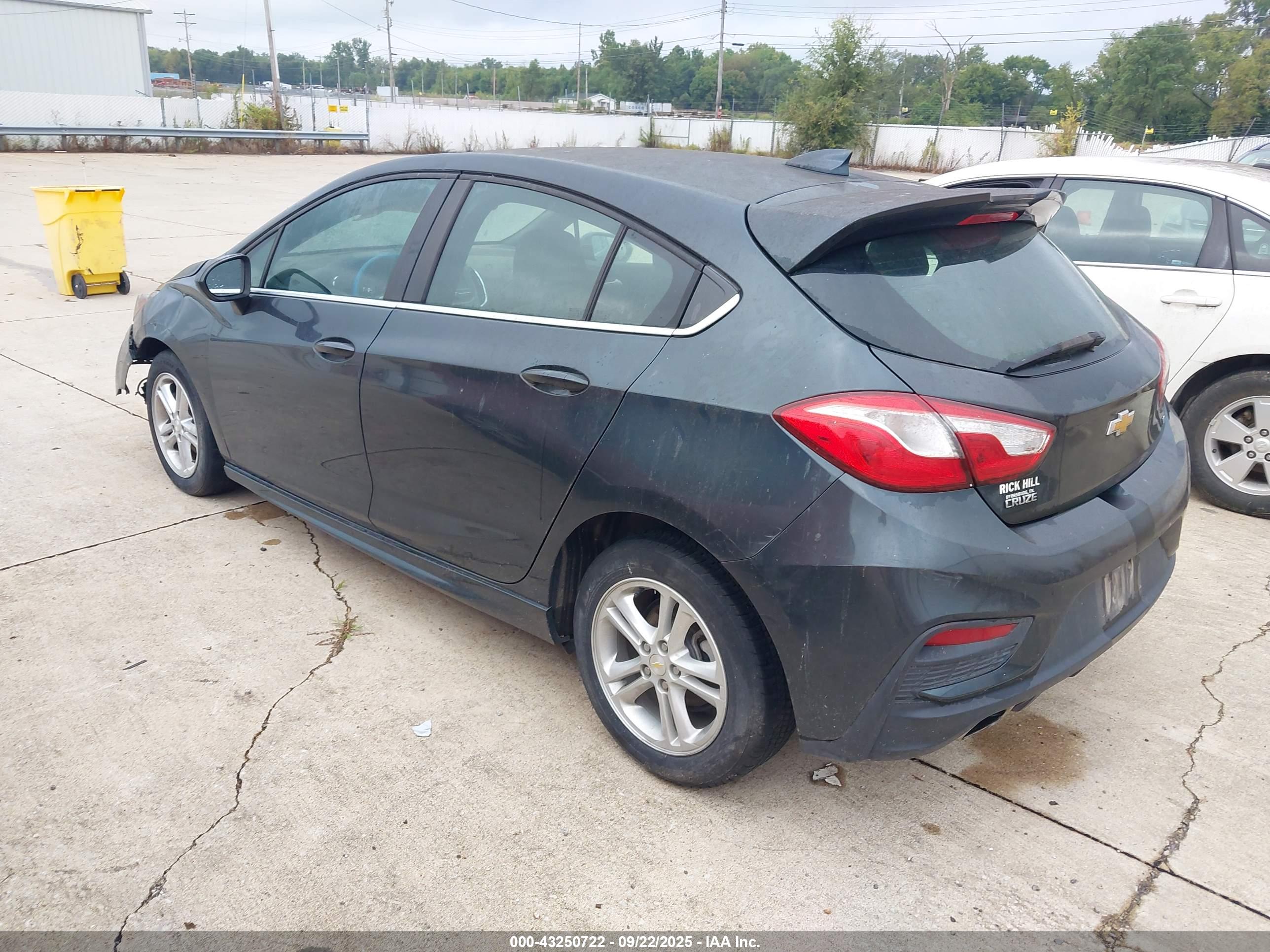 CHEVROLET CRUZE image 3