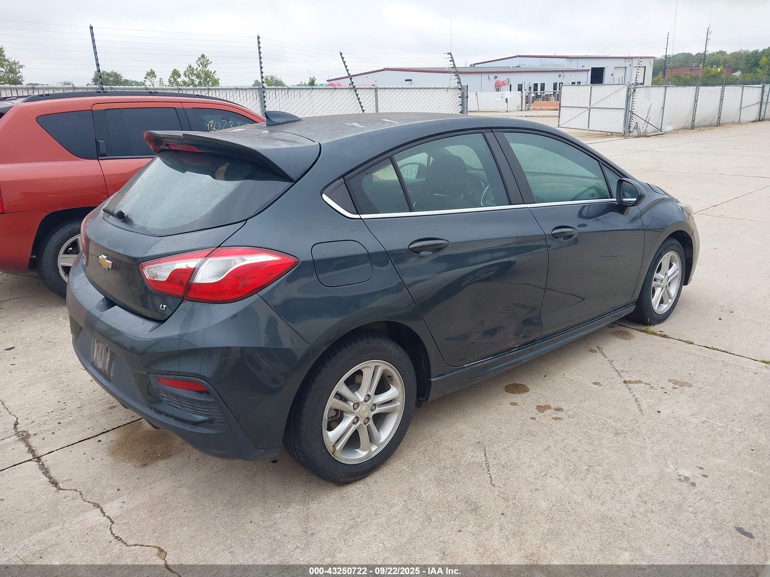 CHEVROLET CRUZE image 4