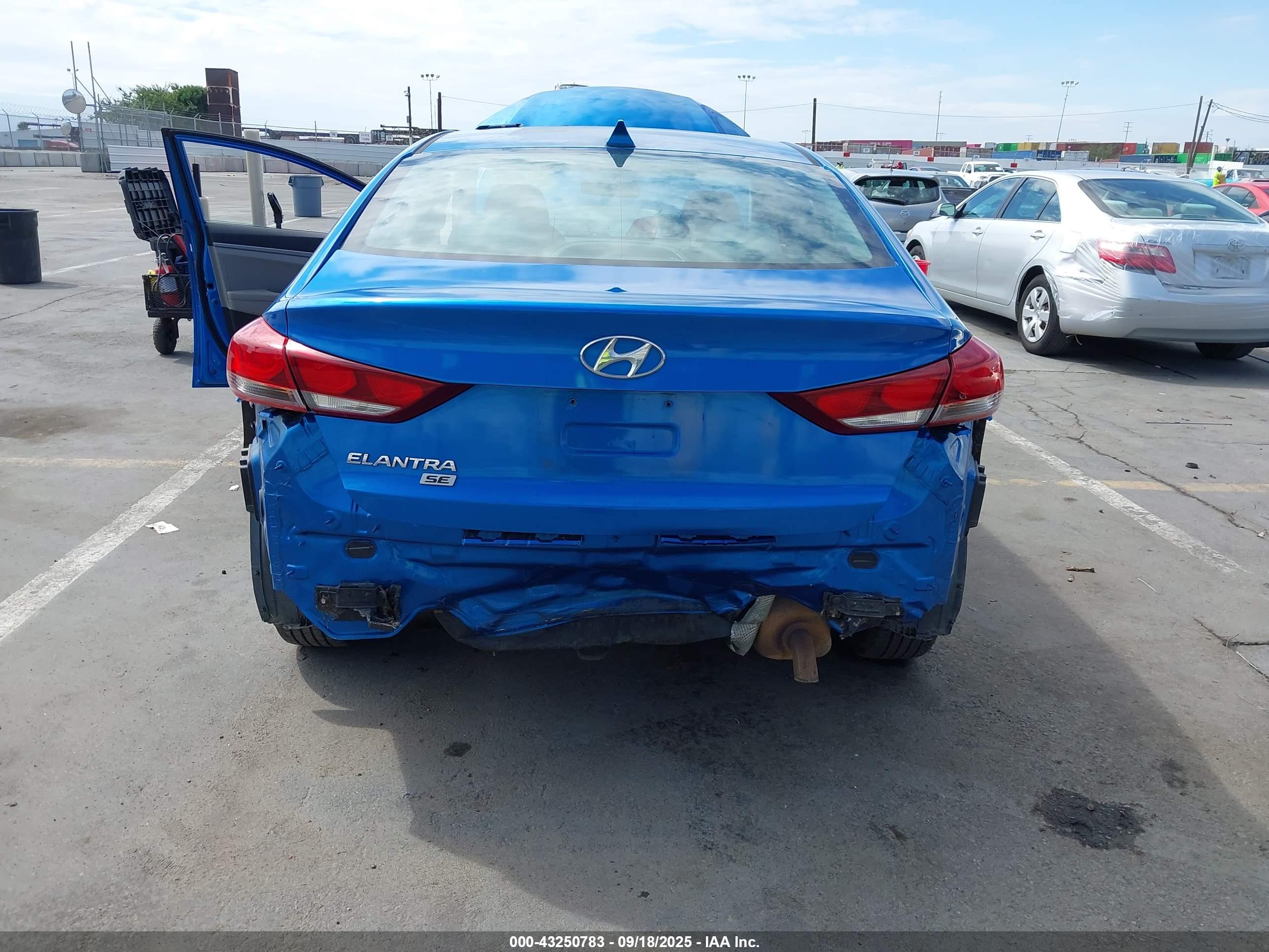 HYUNDAI ELANTRA image 6