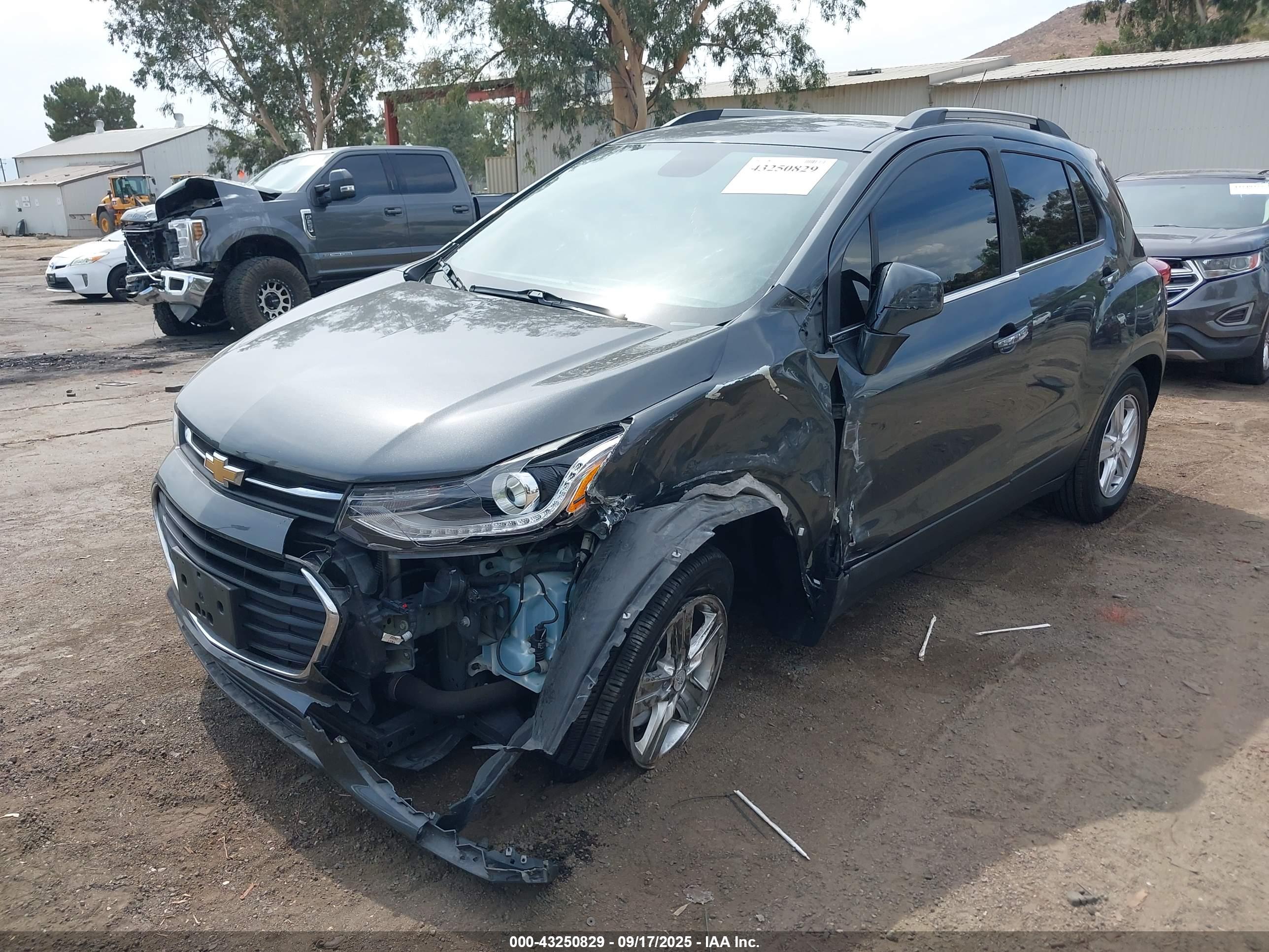 CHEVROLET TRAX image 2