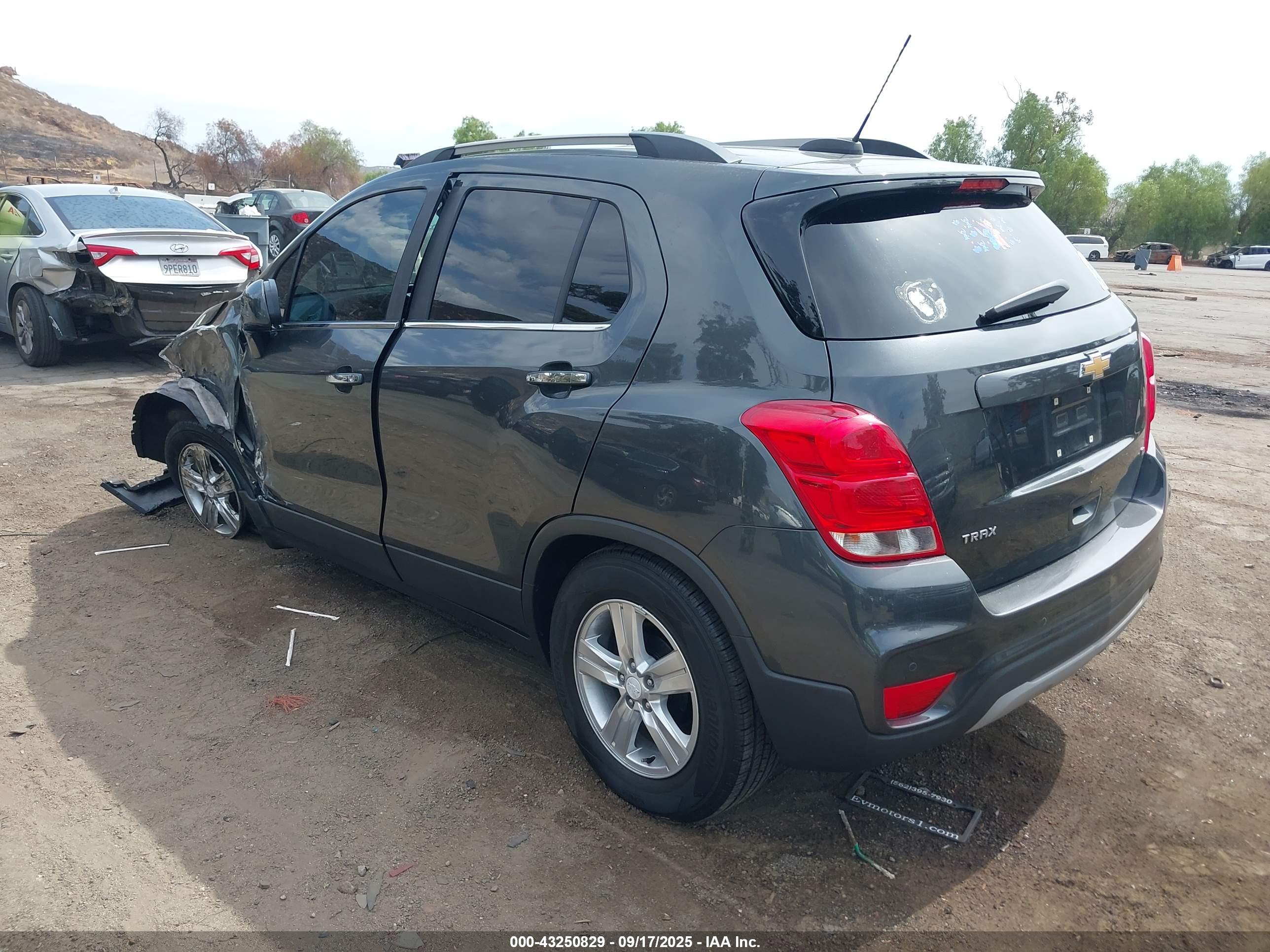 CHEVROLET TRAX image 3