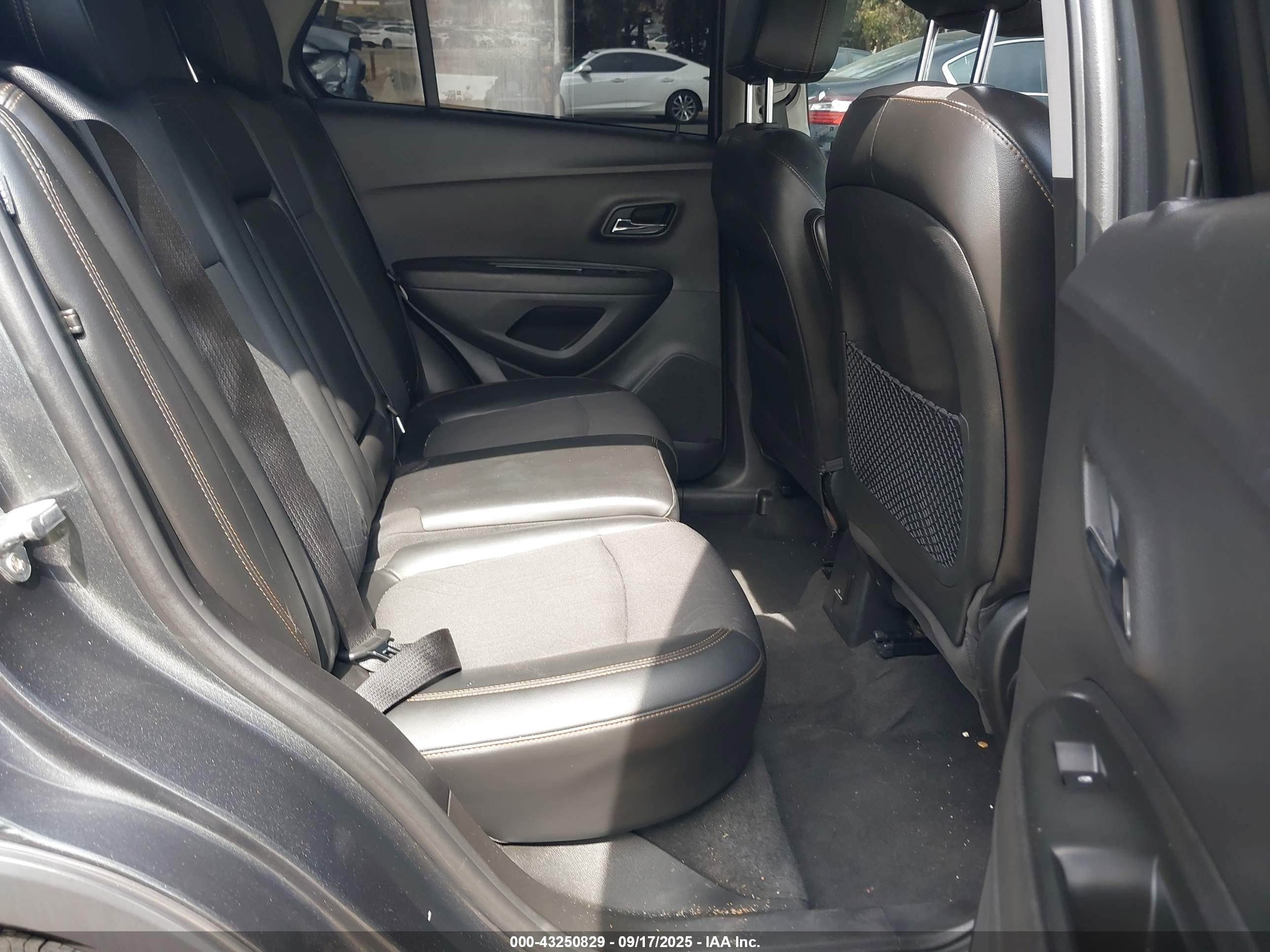 CHEVROLET TRAX image 8