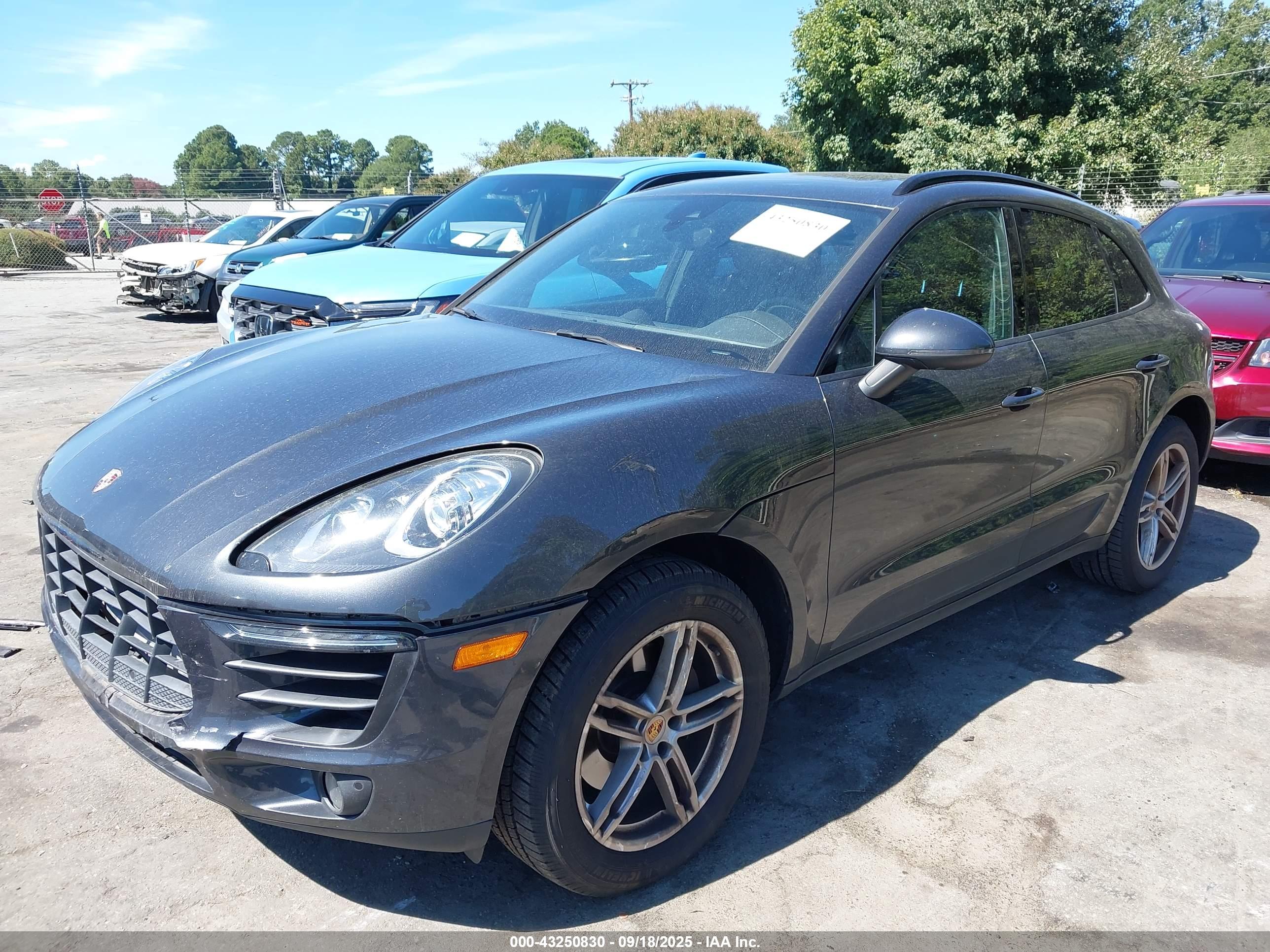 PORSCHE MACAN image 2