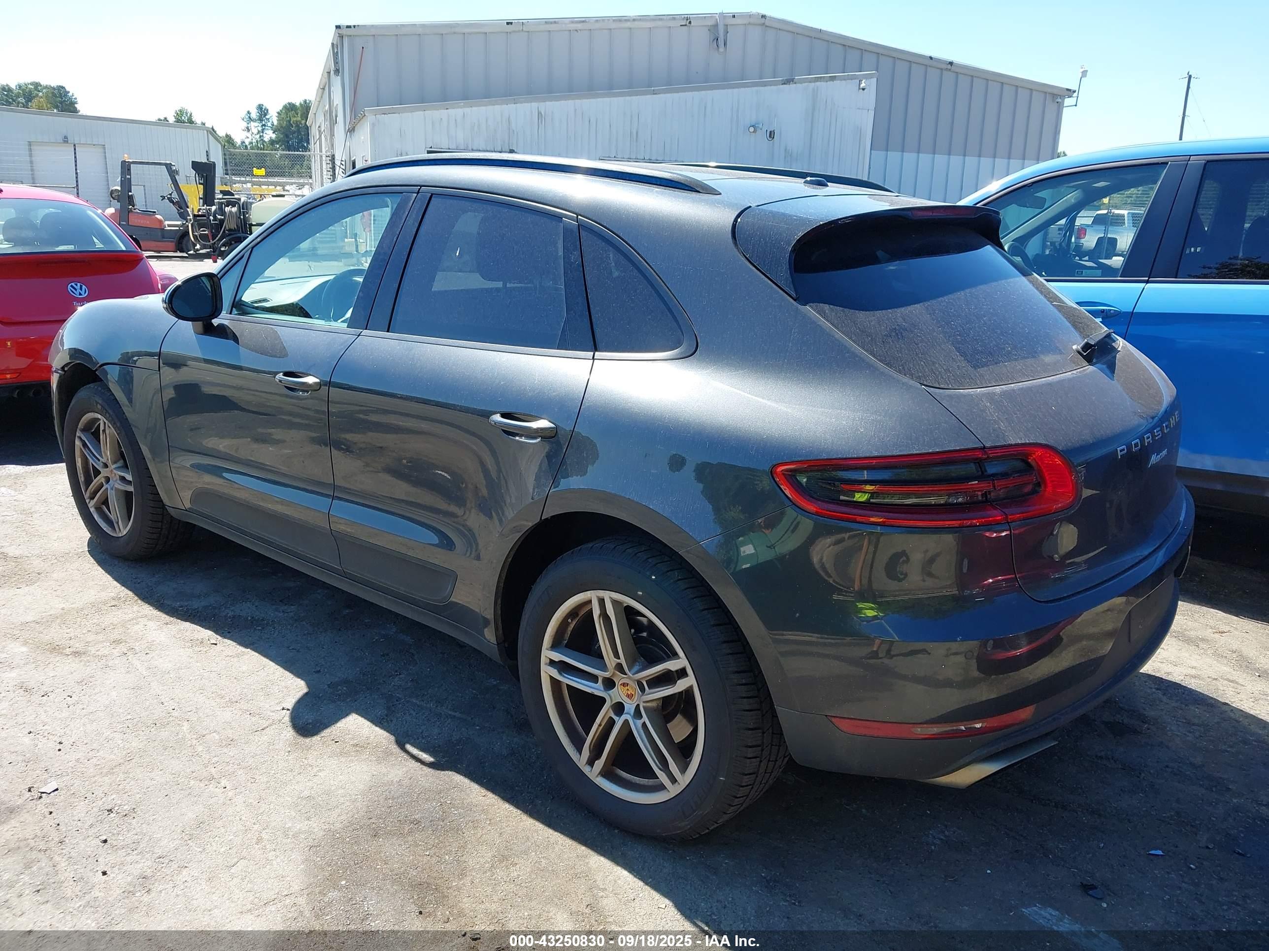 PORSCHE MACAN image 3