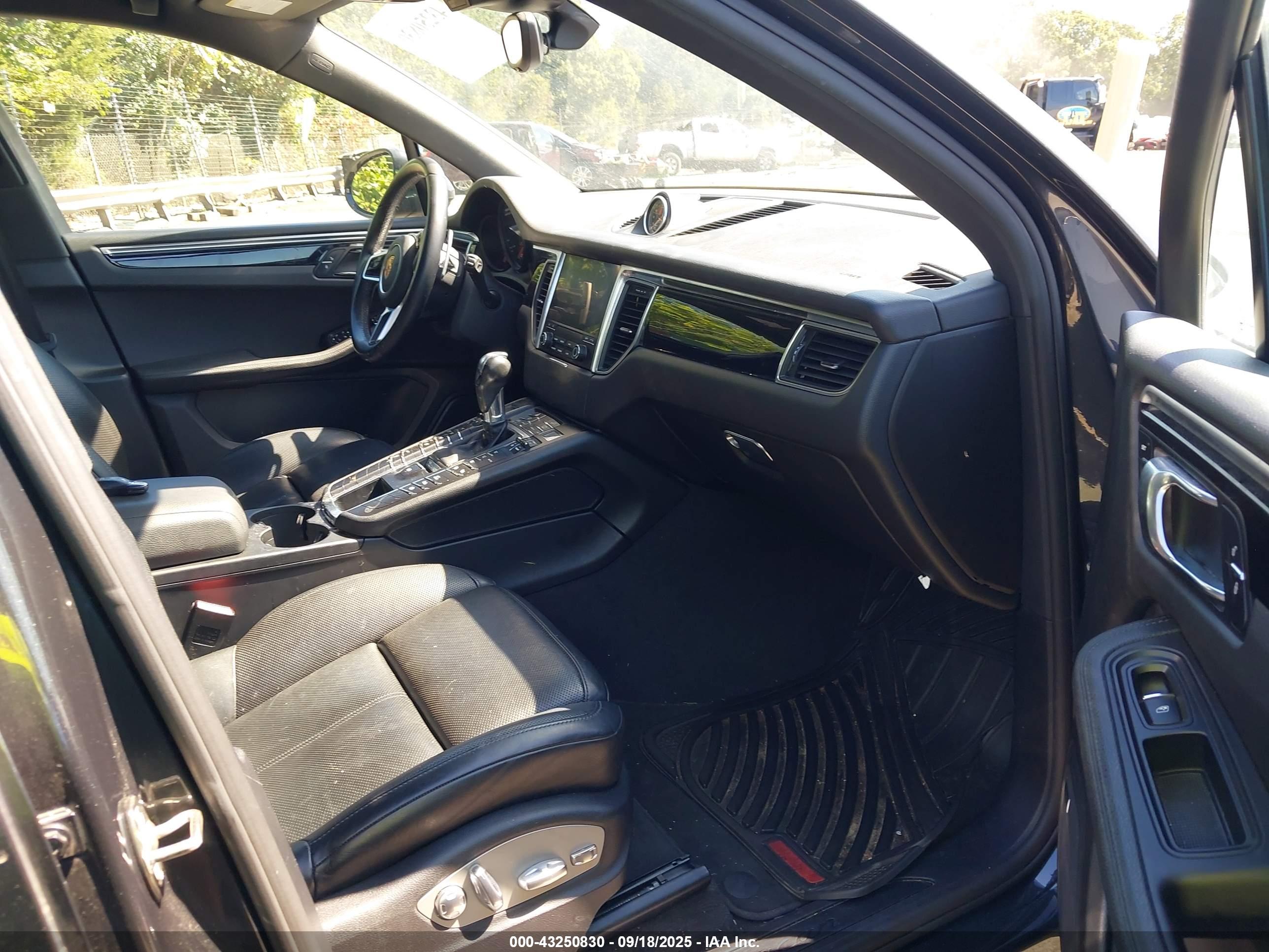 PORSCHE MACAN image 5