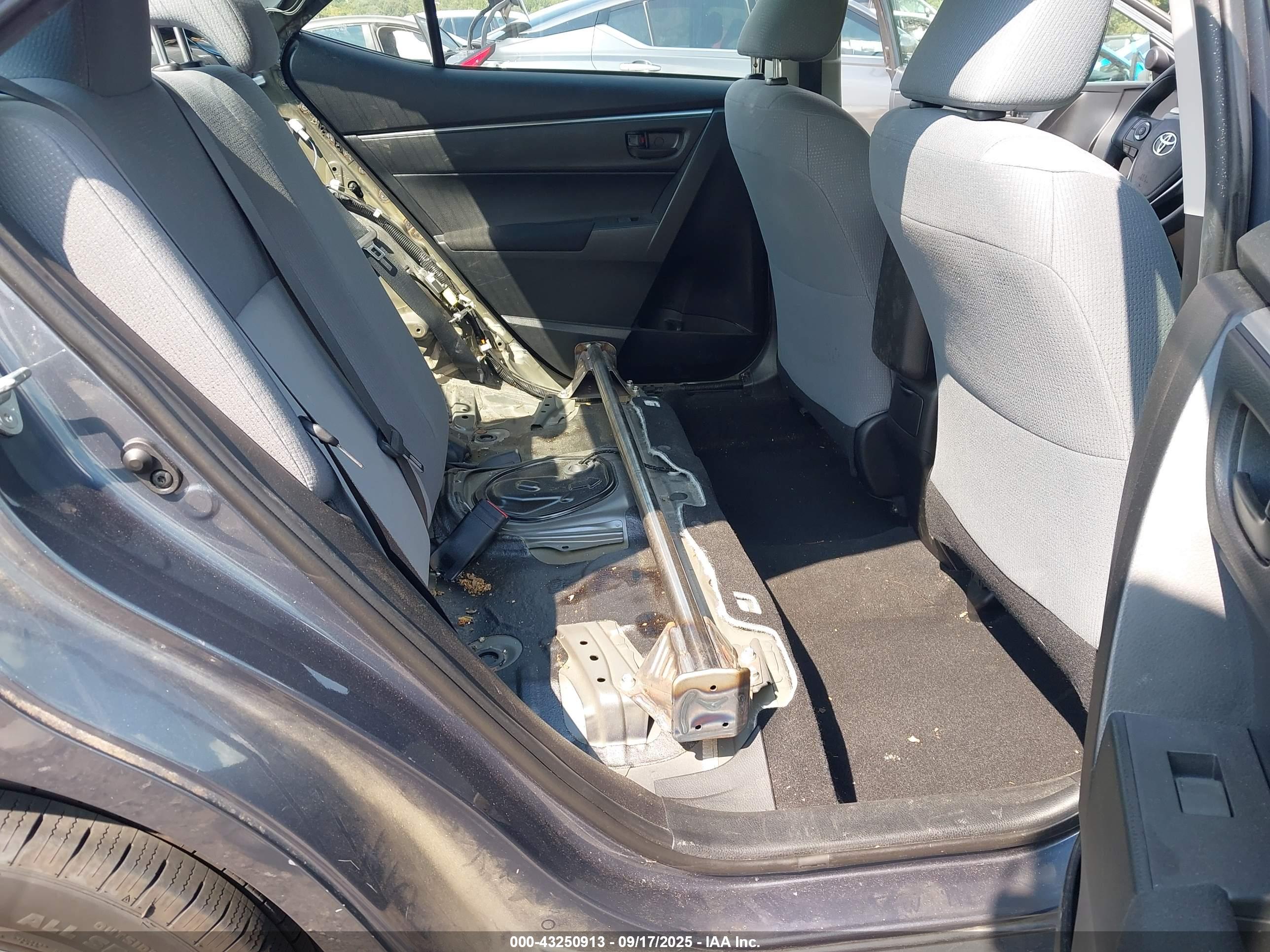 TOYOTA COROLLA image 8