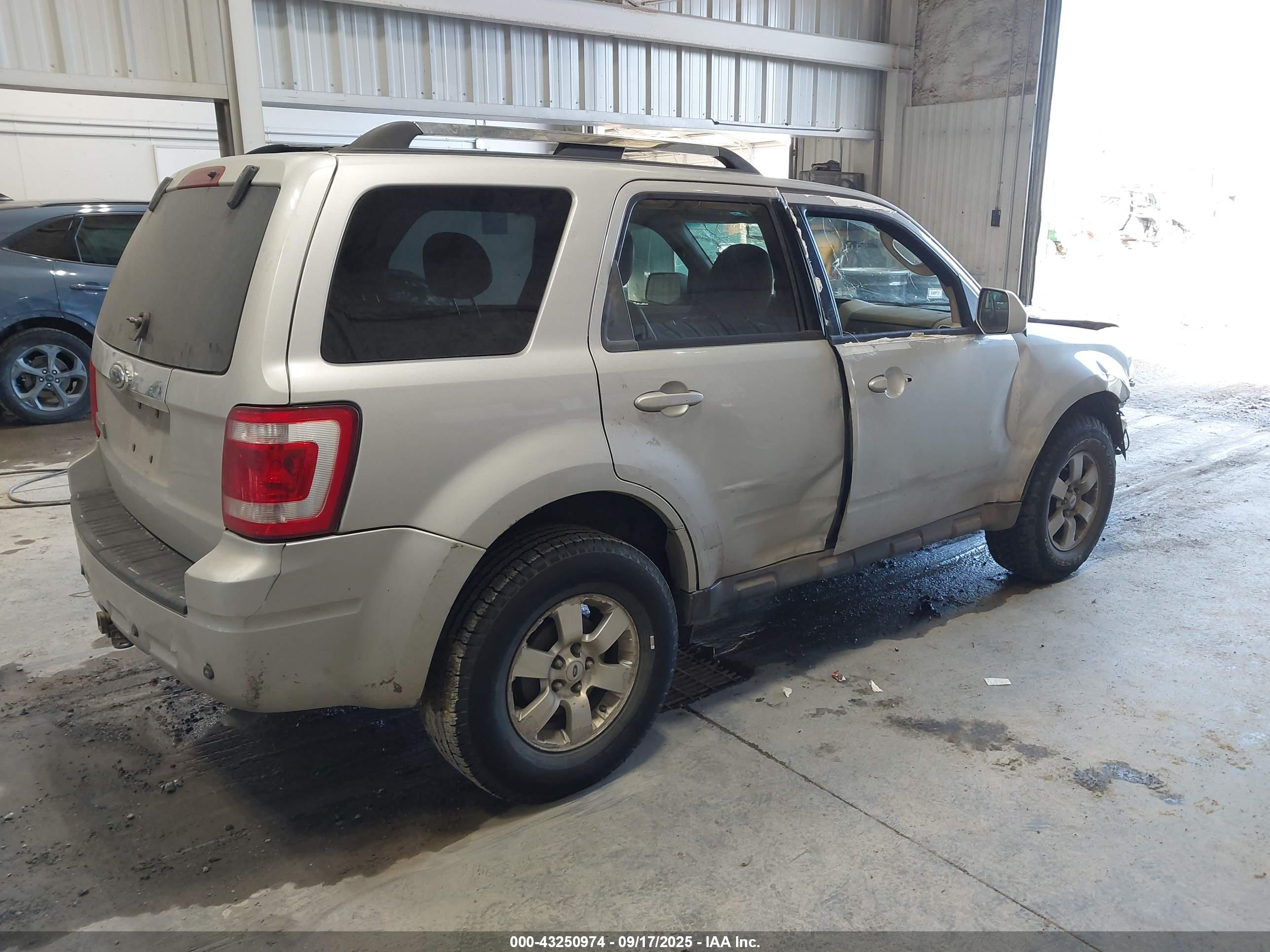 FORD ESCAPE image 4