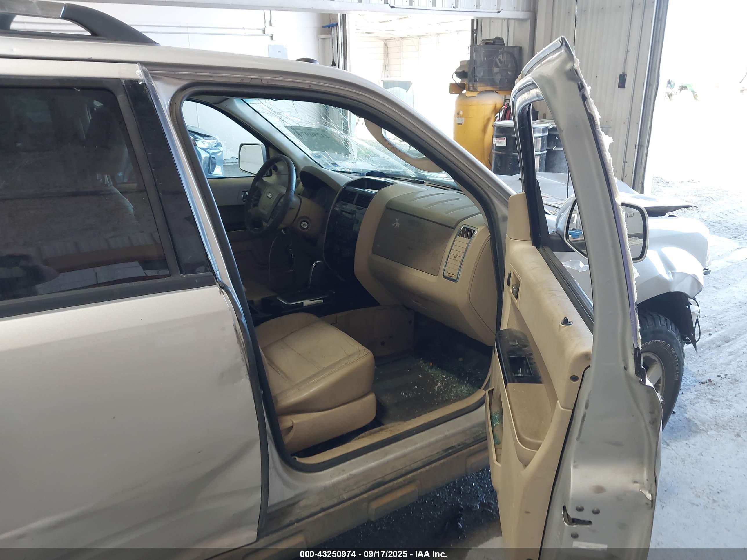 FORD ESCAPE image 5