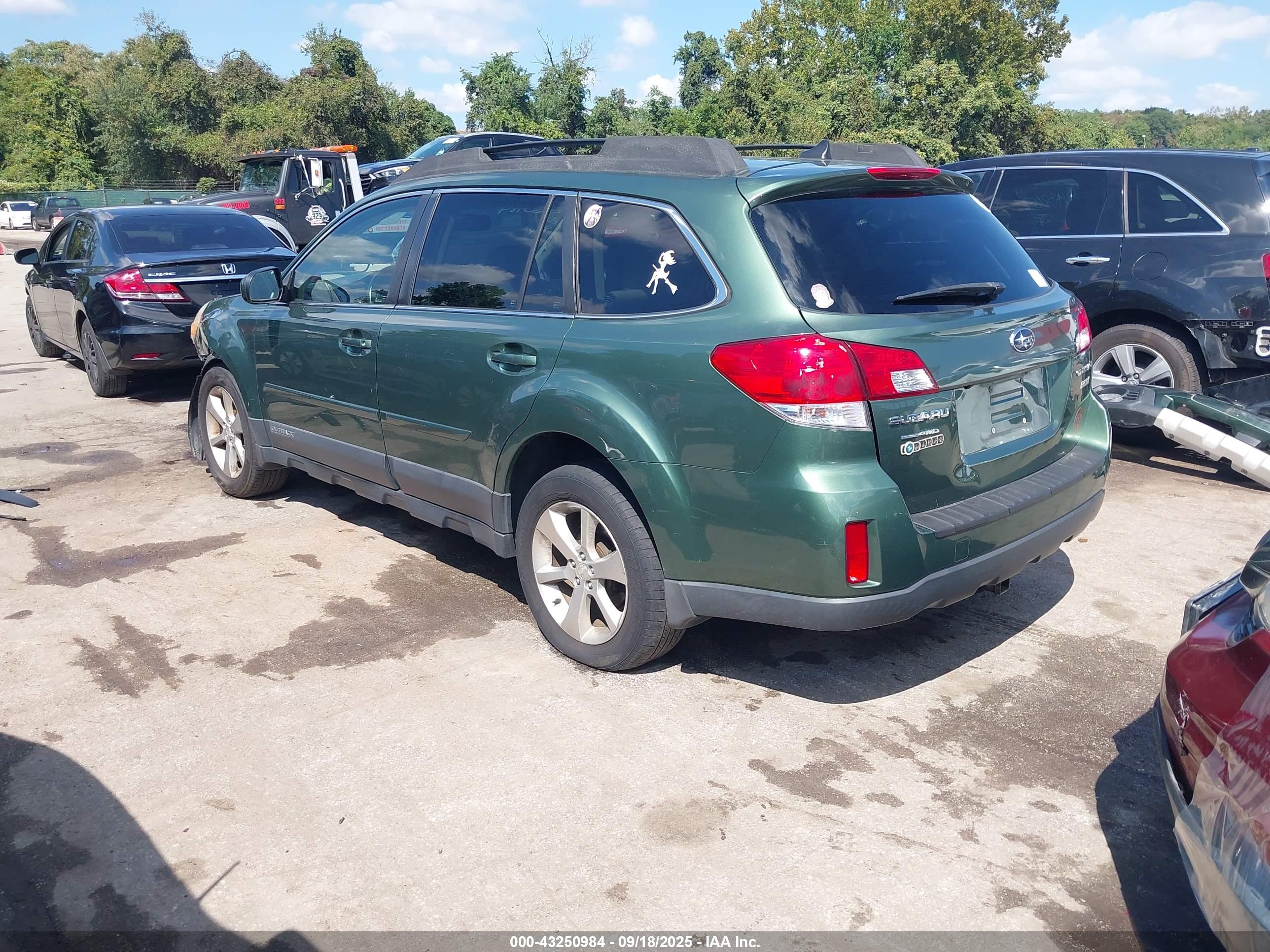 SUBARU OUTBACK image 3