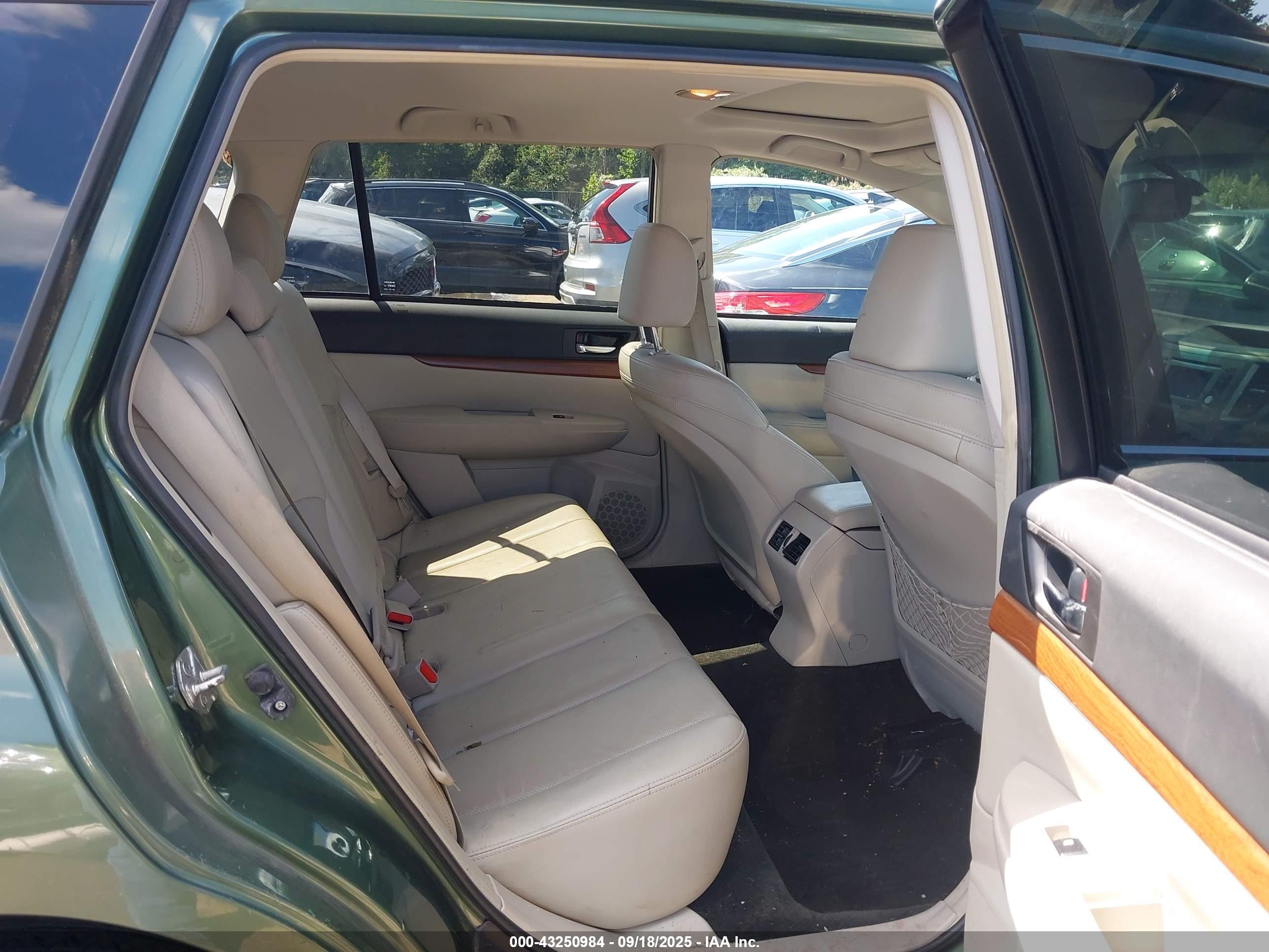 SUBARU OUTBACK image 8