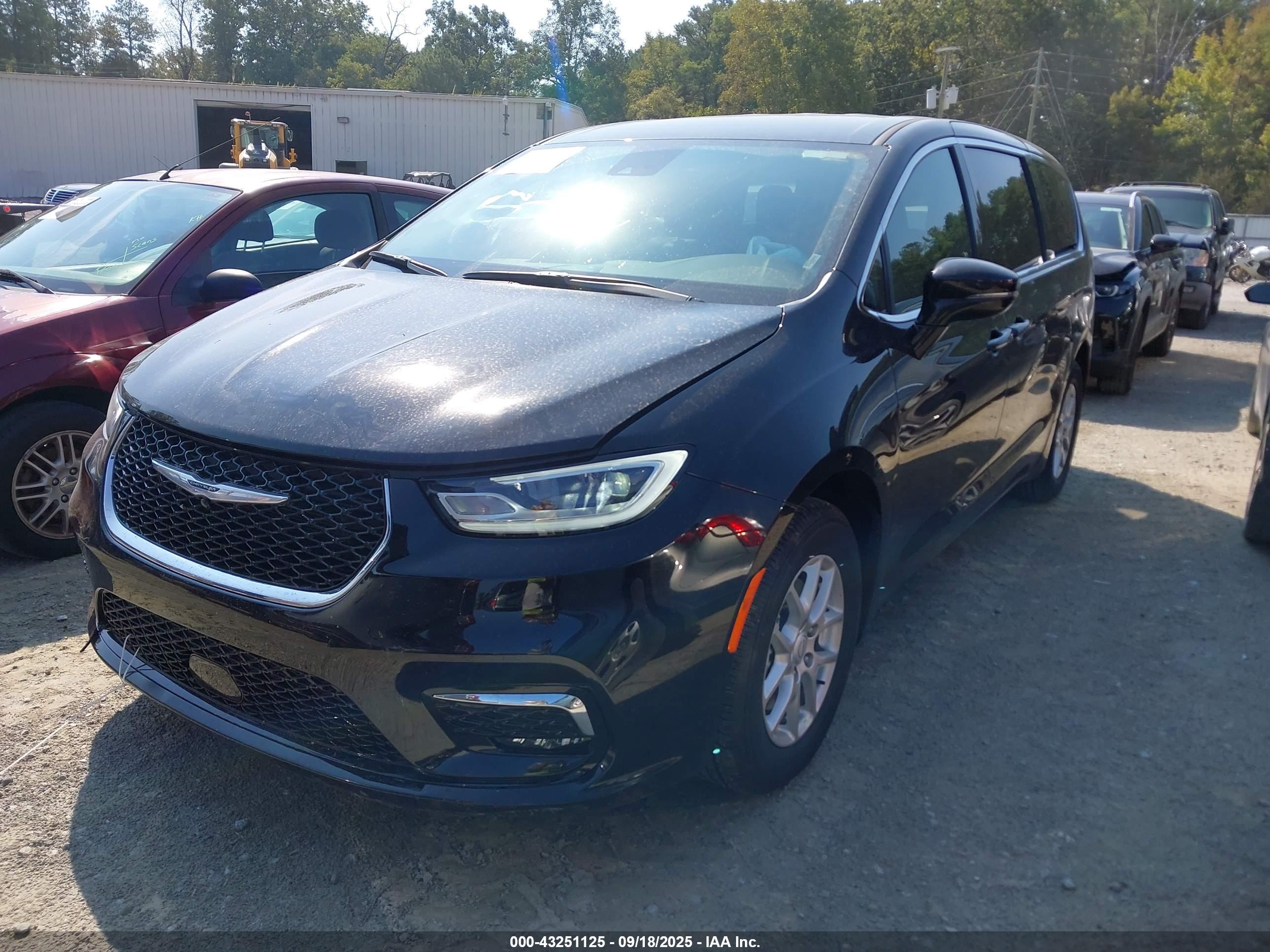CHRYSLER PACIFICA image 2