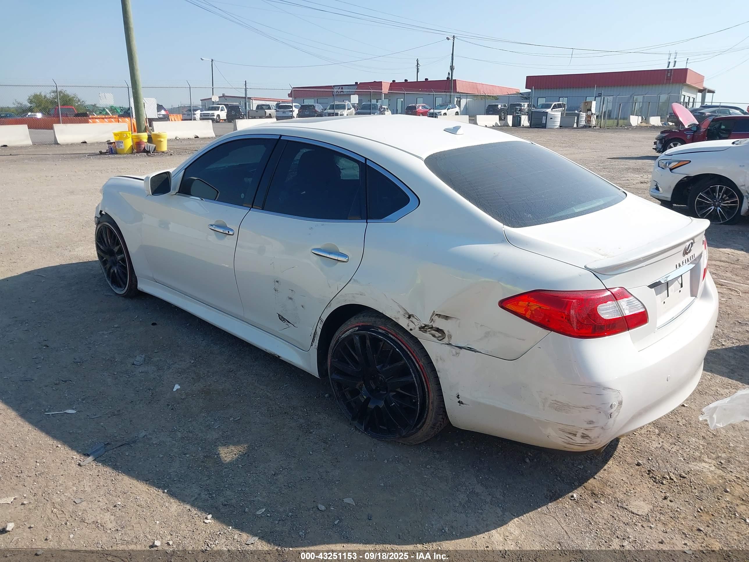 INFINITI M37 image 3