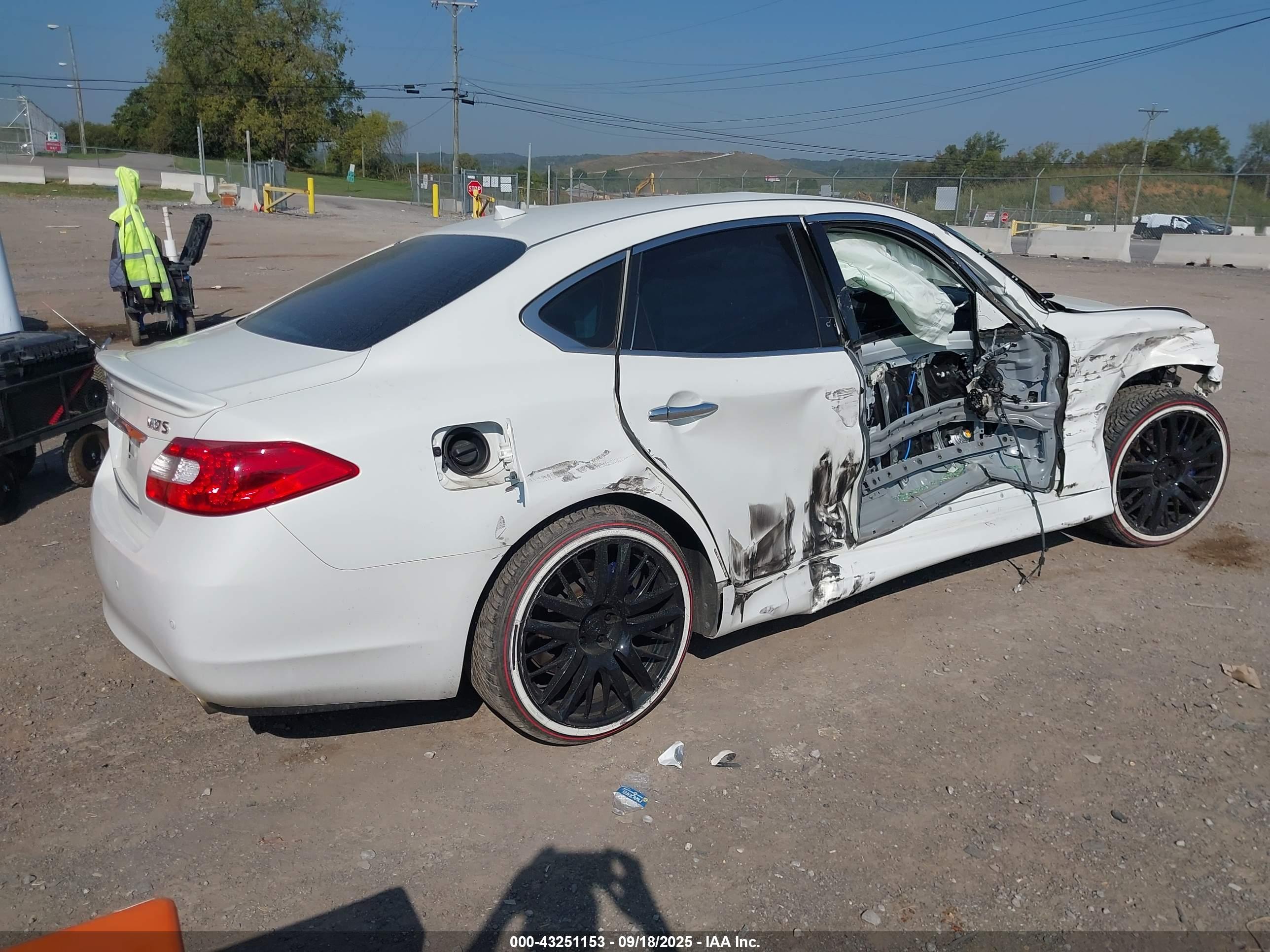 INFINITI M37 image 4