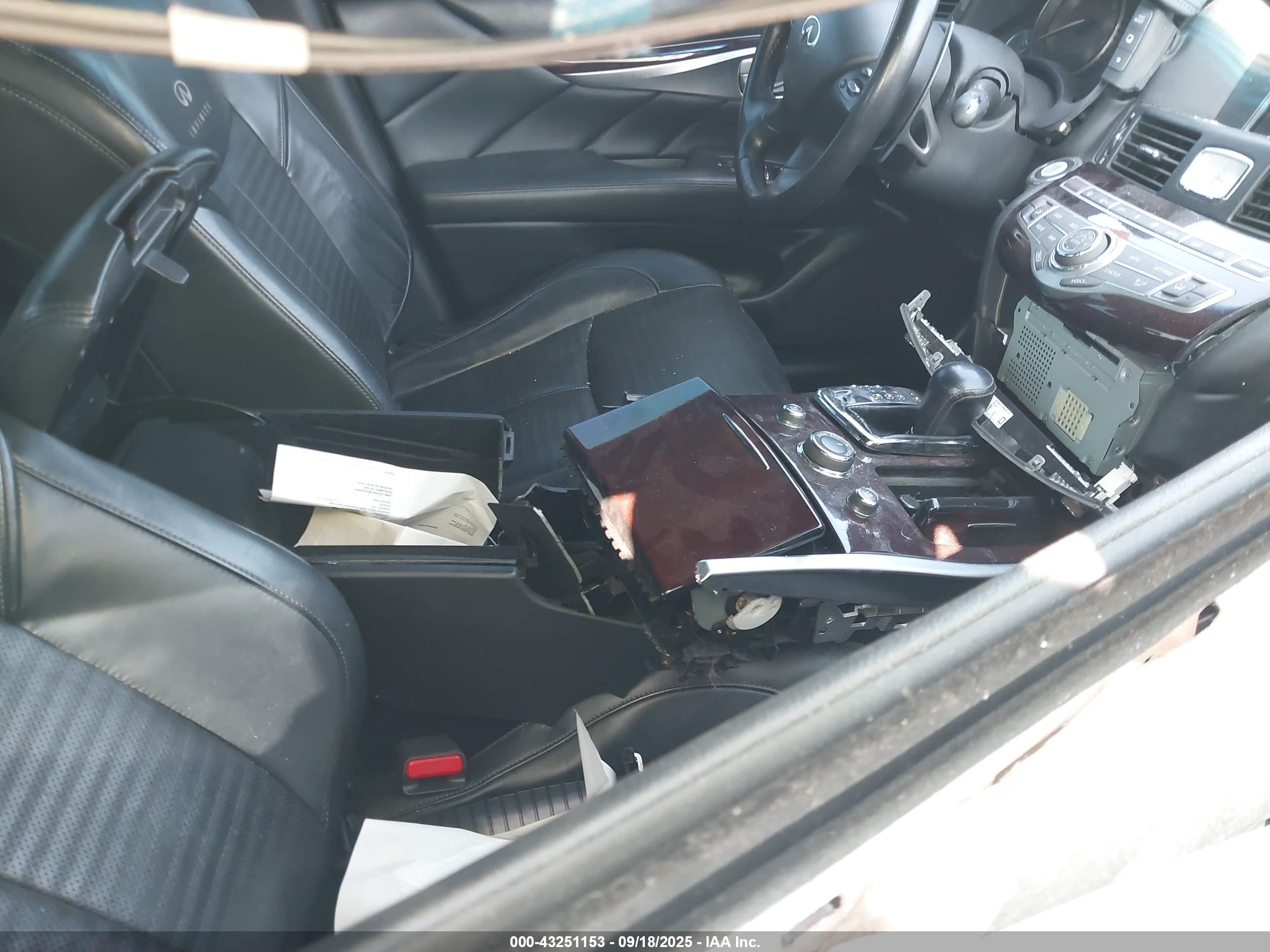 INFINITI M37 image 5