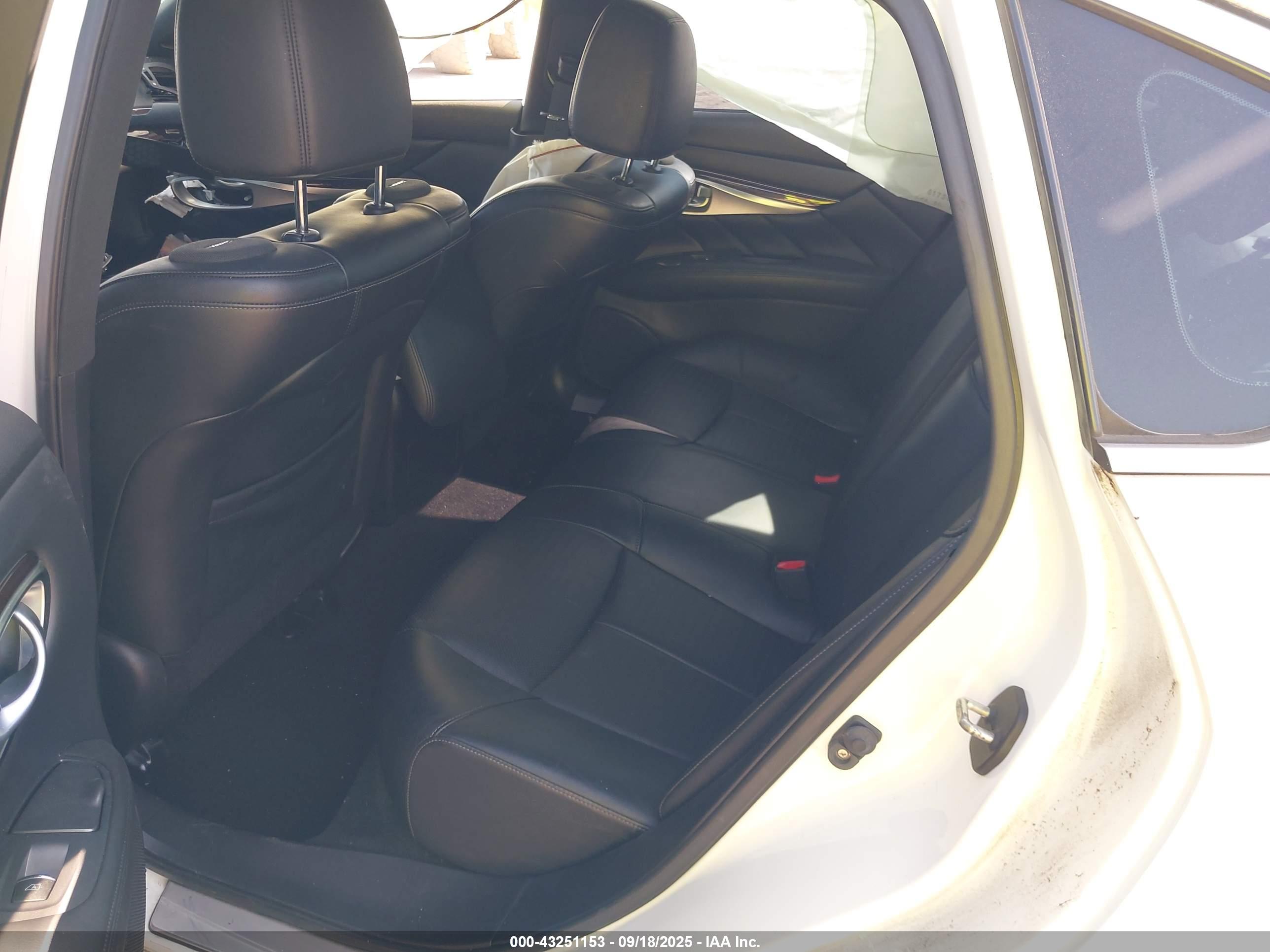 INFINITI M37 image 8