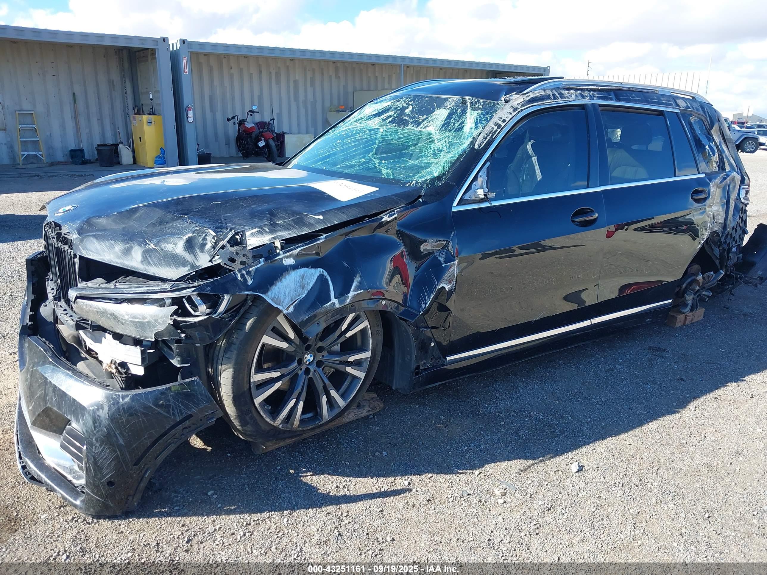 BMW X7 image 2