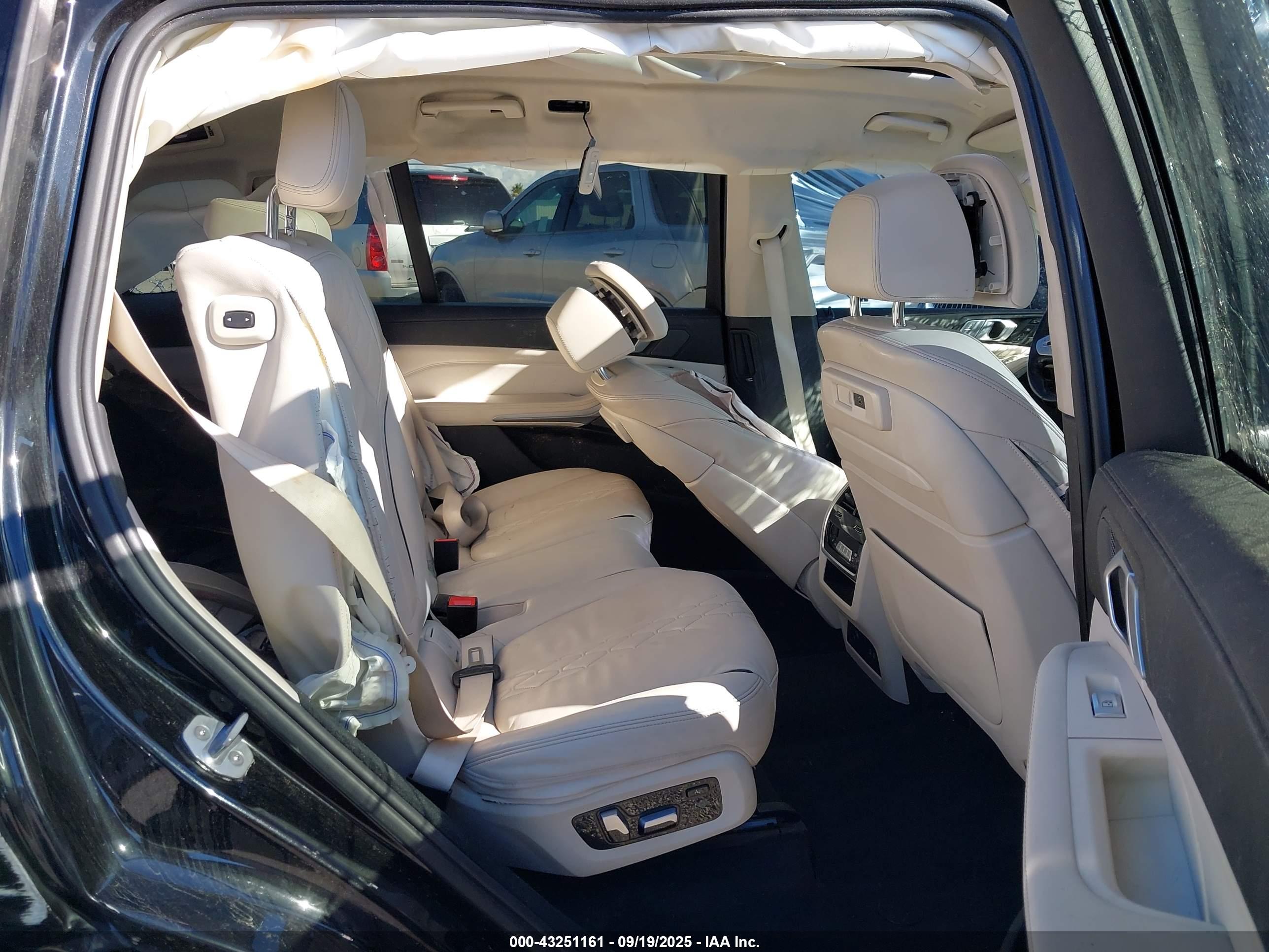 BMW X7 image 8