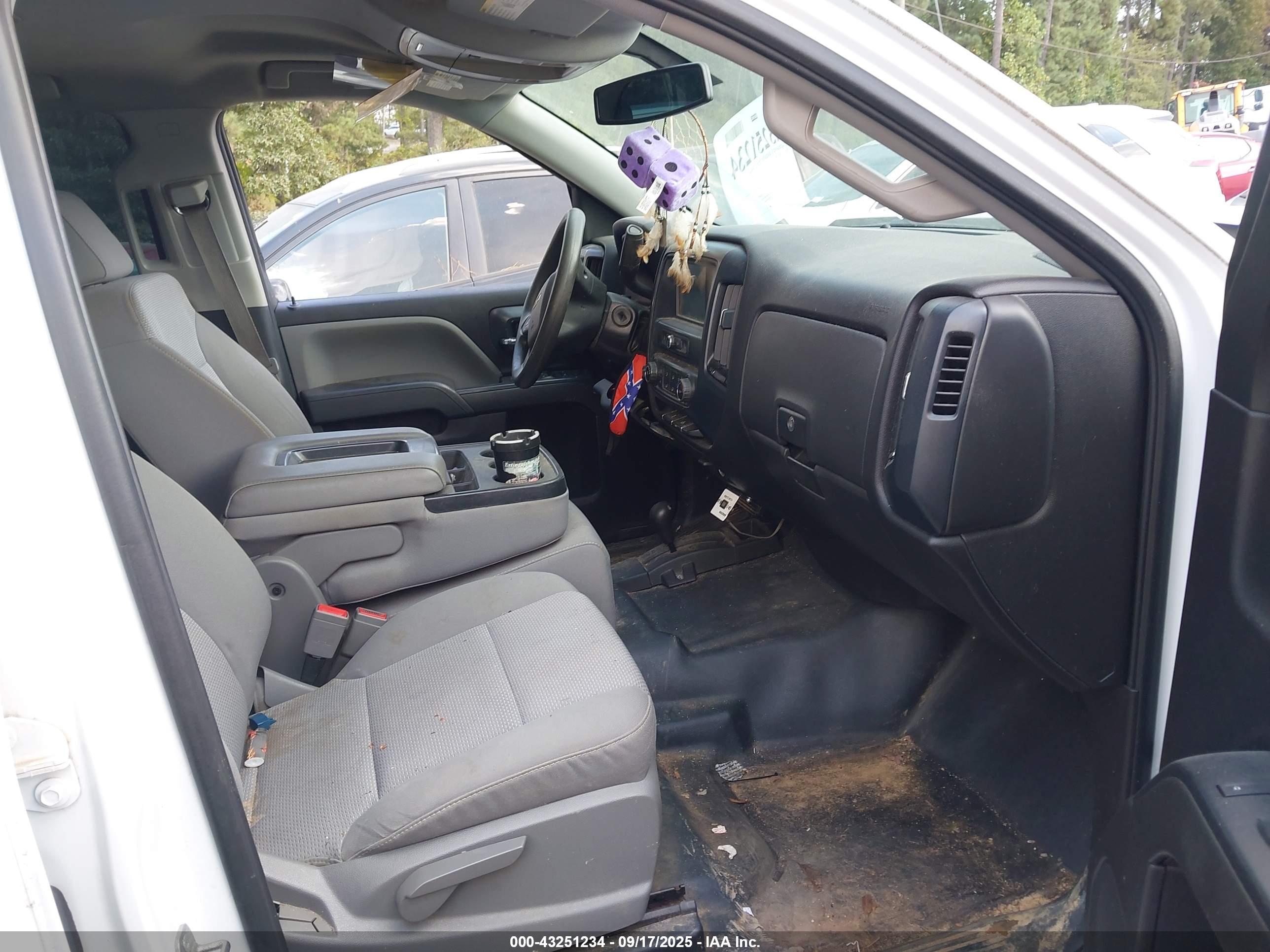 CHEVROLET SILVERADO image 5
