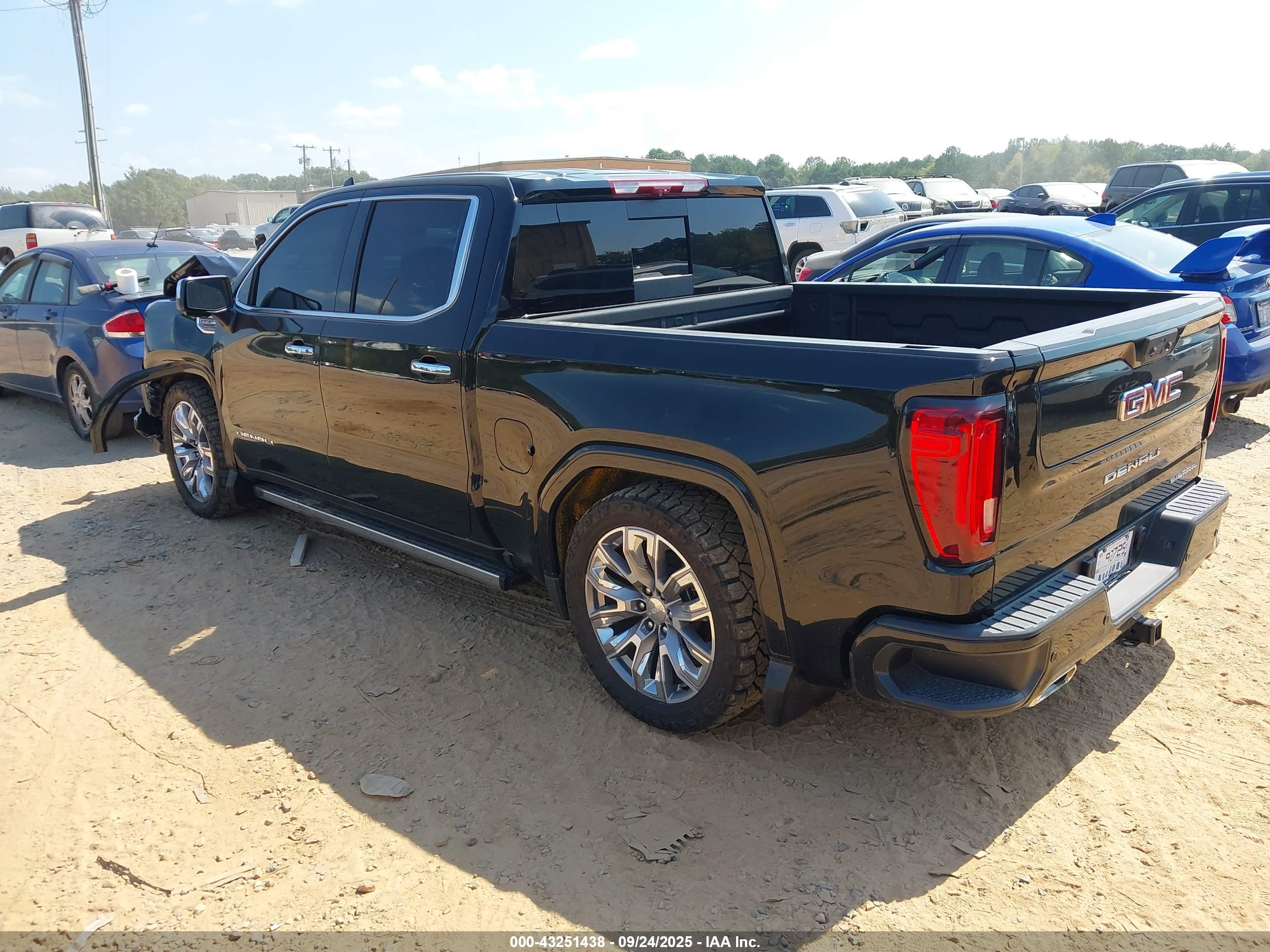 GMC SIERRA image 3