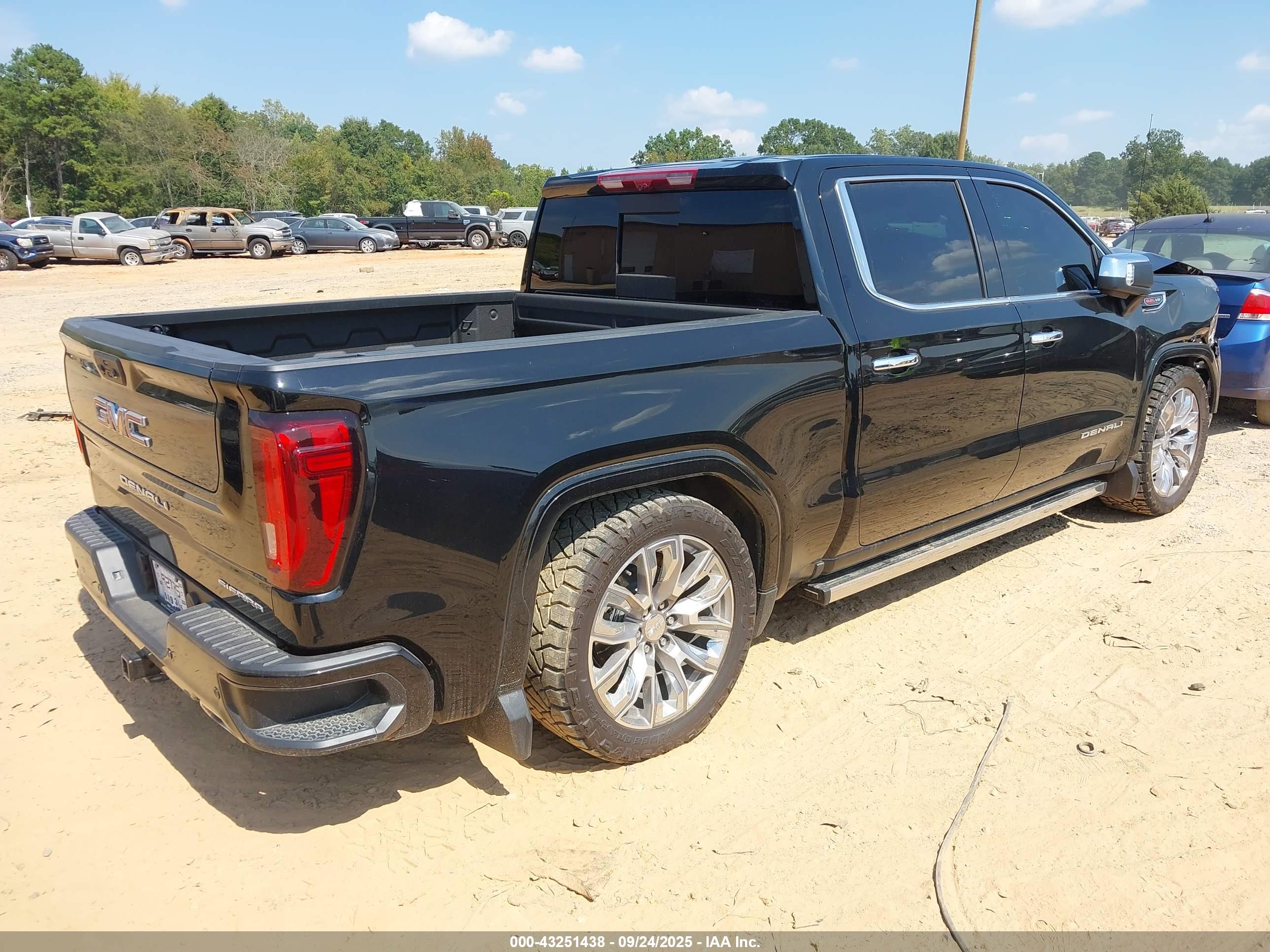 GMC SIERRA image 4