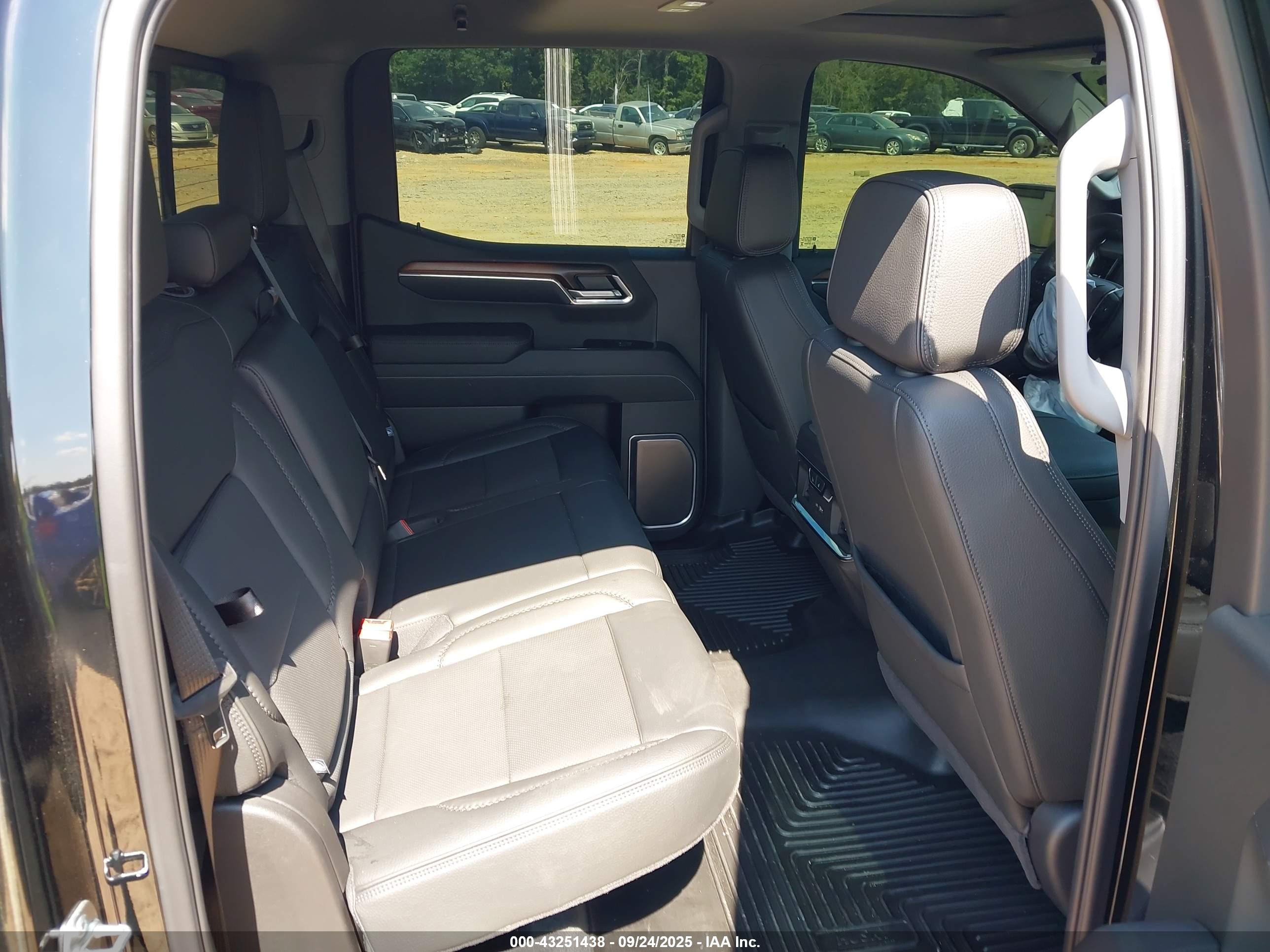 GMC SIERRA image 8