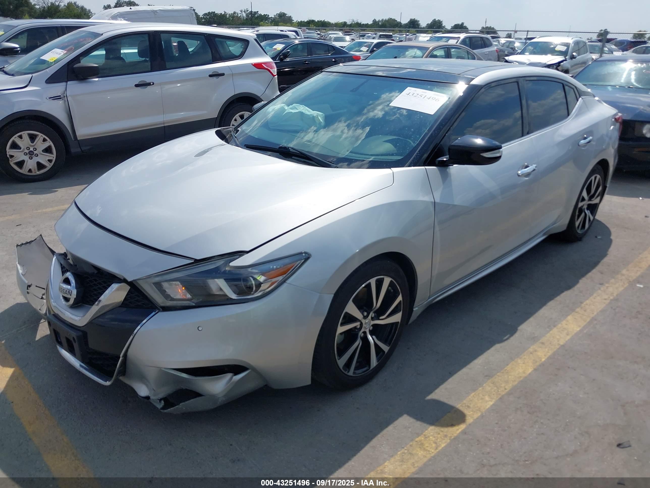 NISSAN MAXIMA image 2
