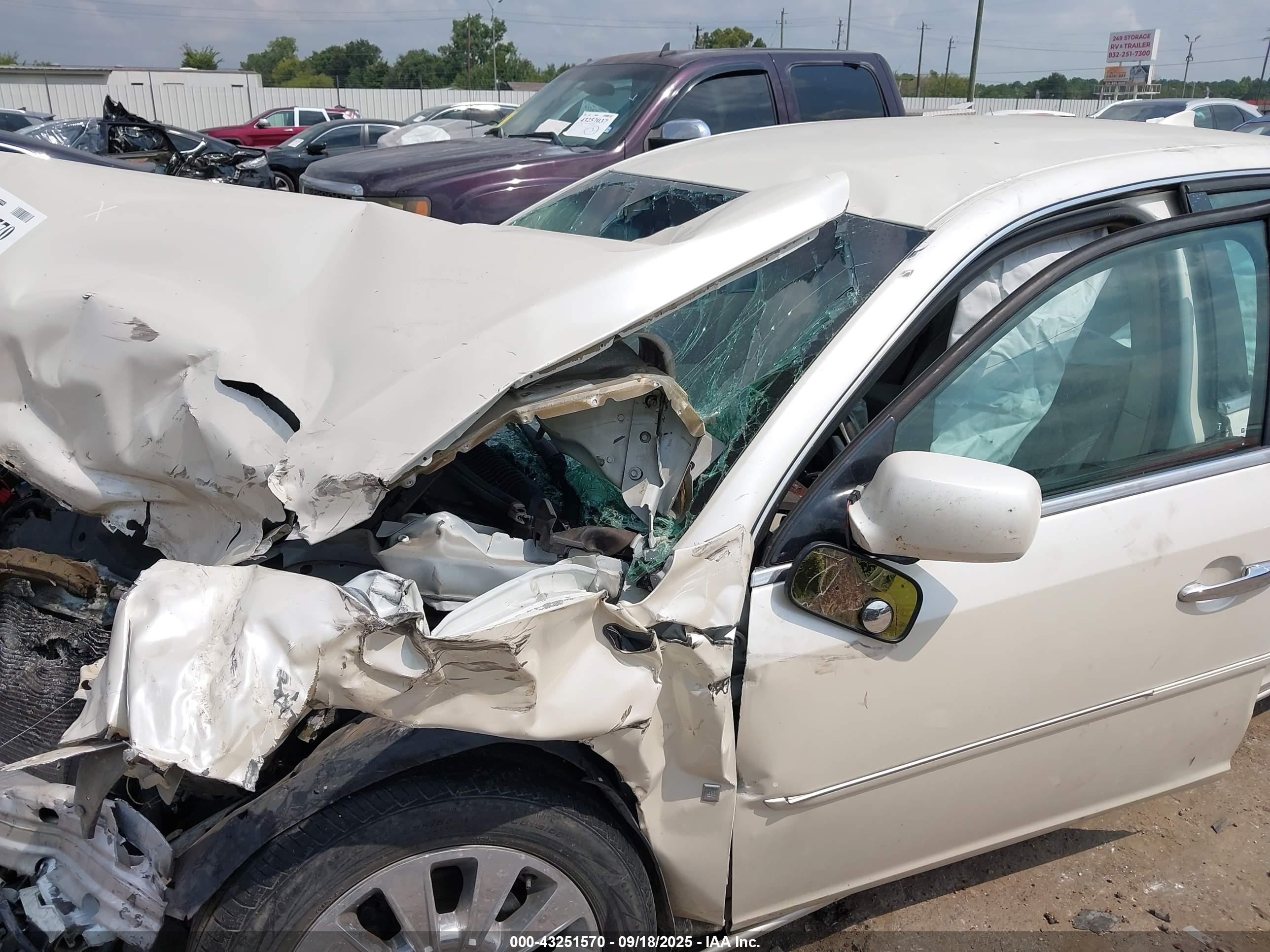 BUICK LUCERNE image 6