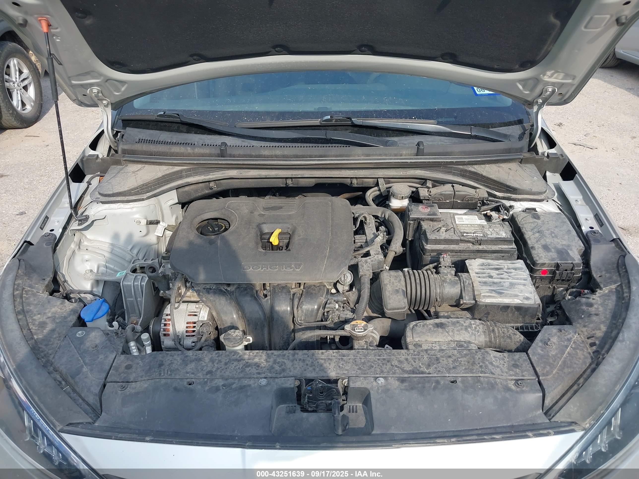 HYUNDAI ELANTRA image 10