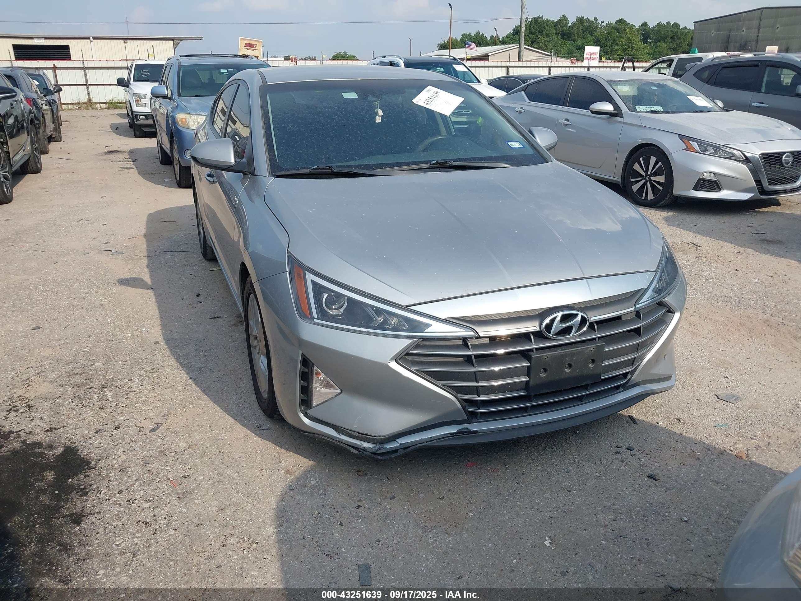 HYUNDAI ELANTRA image 6