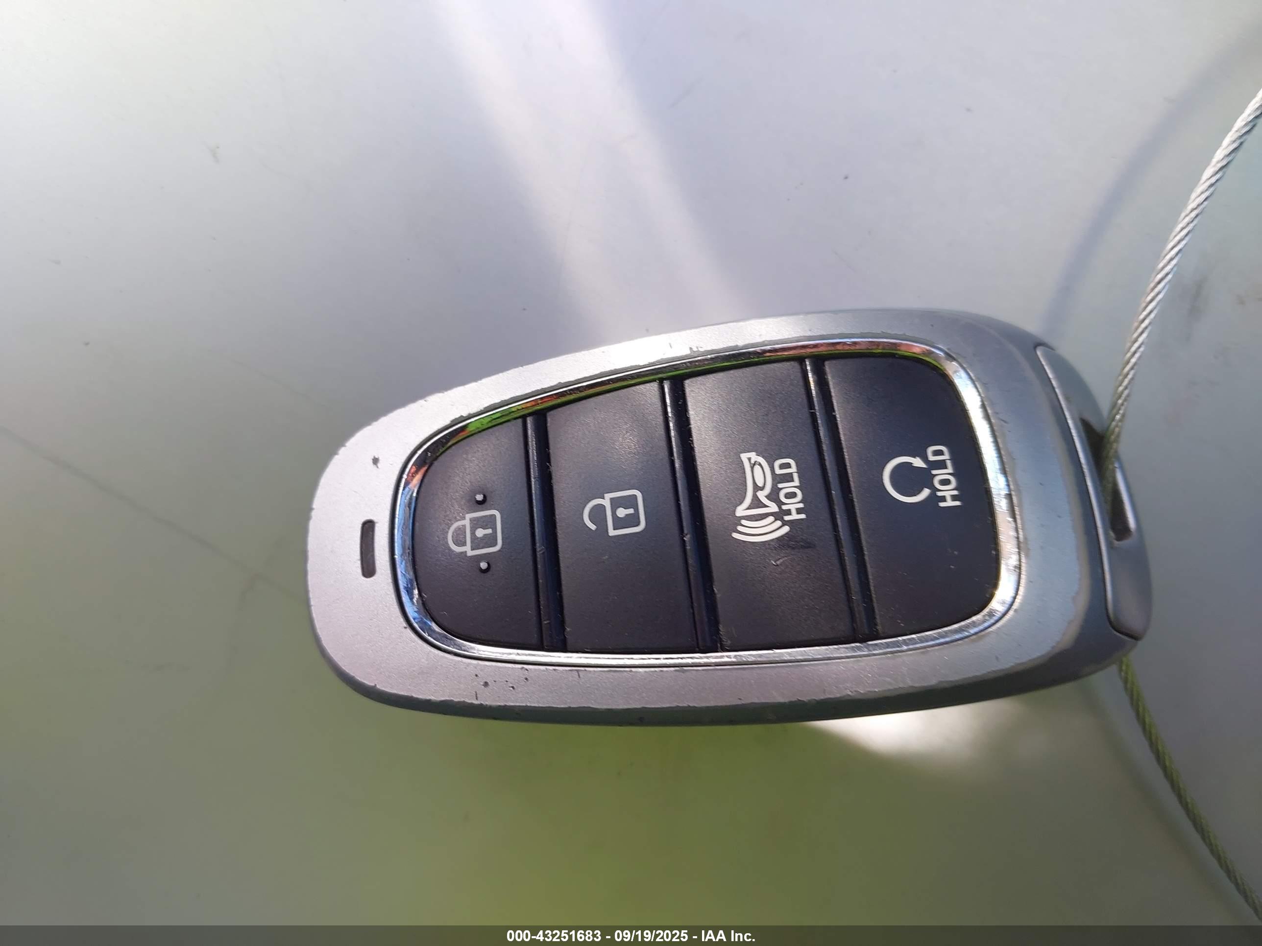 HYUNDAI SANTA image 11