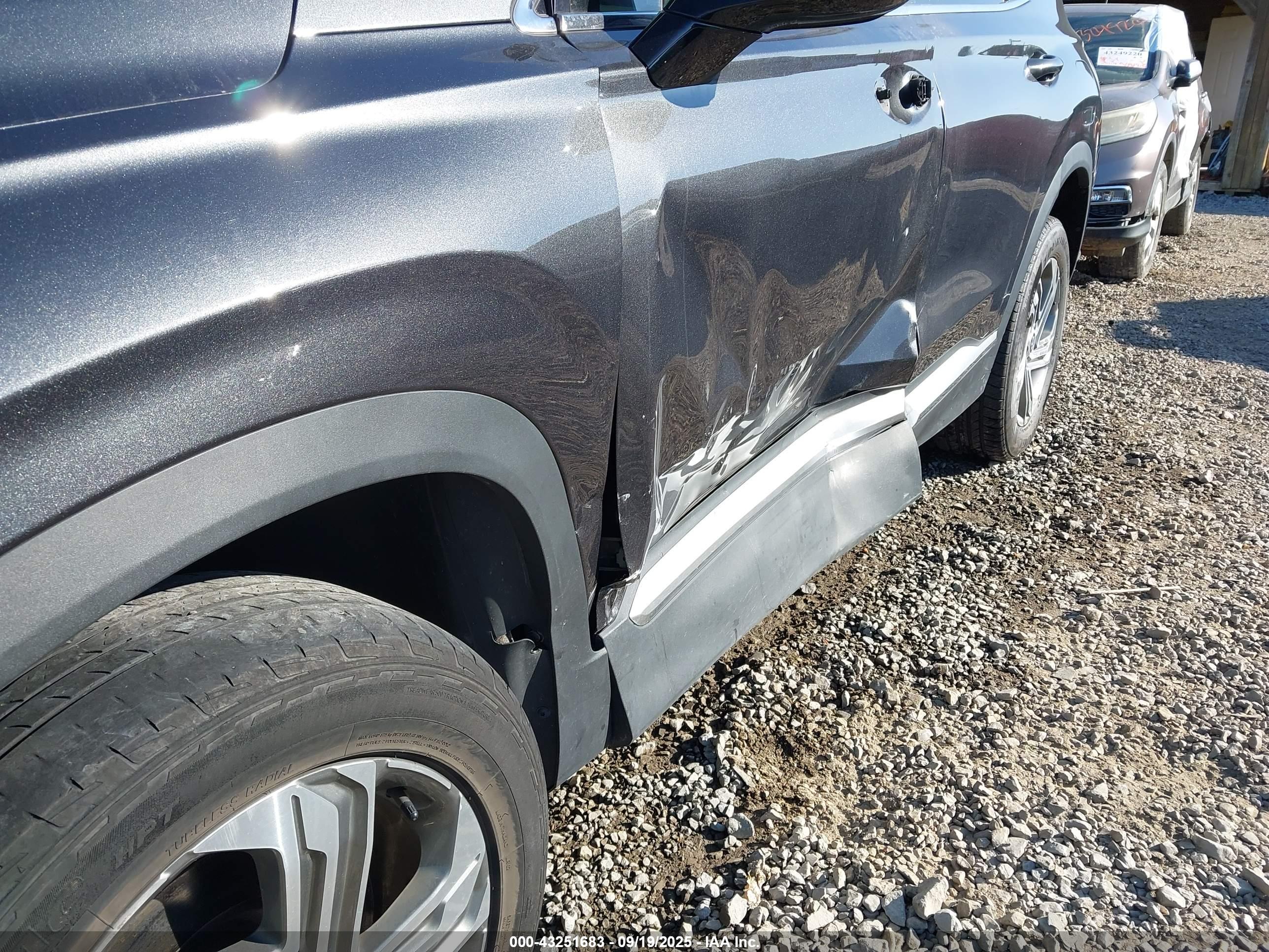 HYUNDAI SANTA image 6
