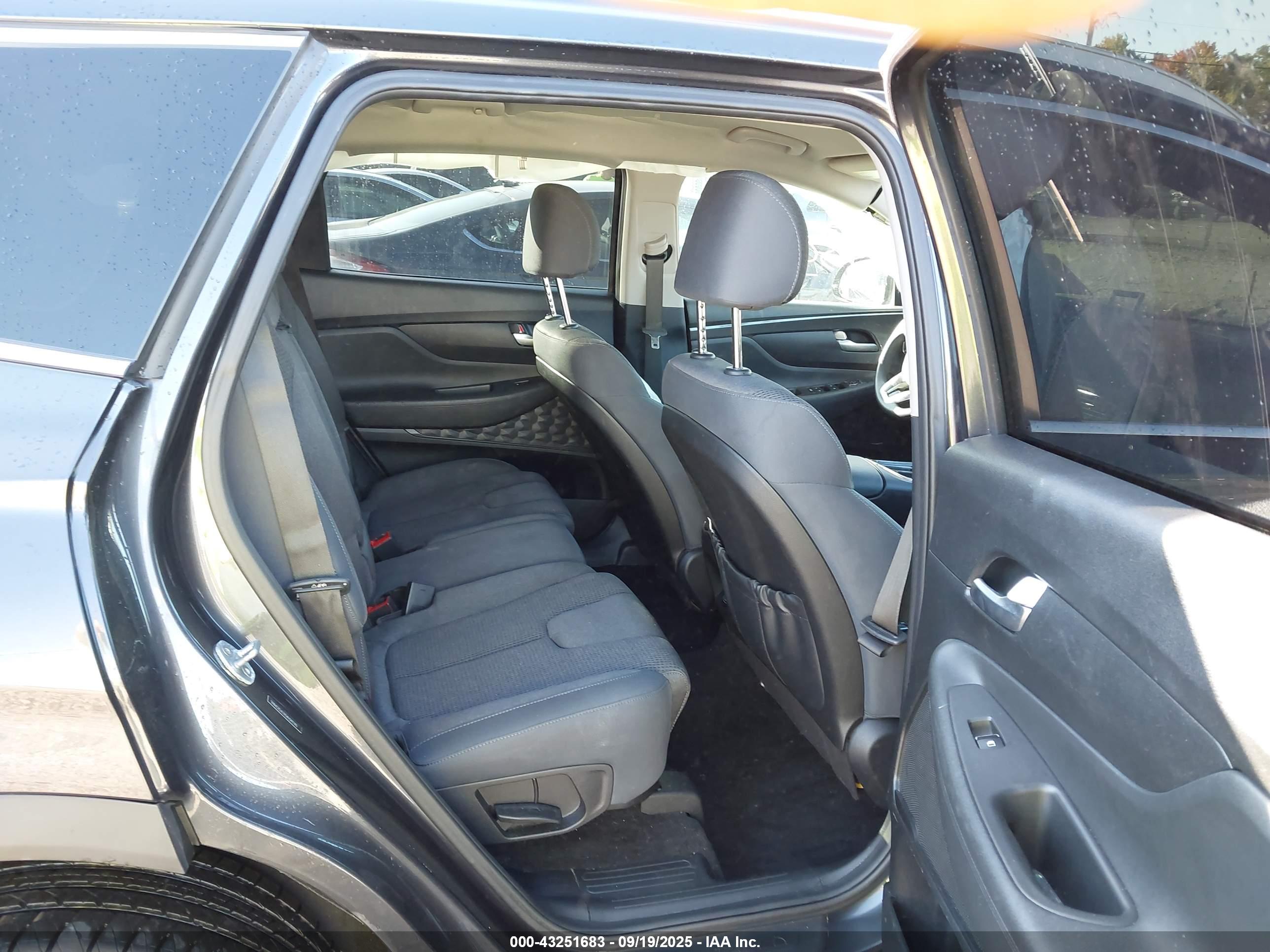 HYUNDAI SANTA image 8