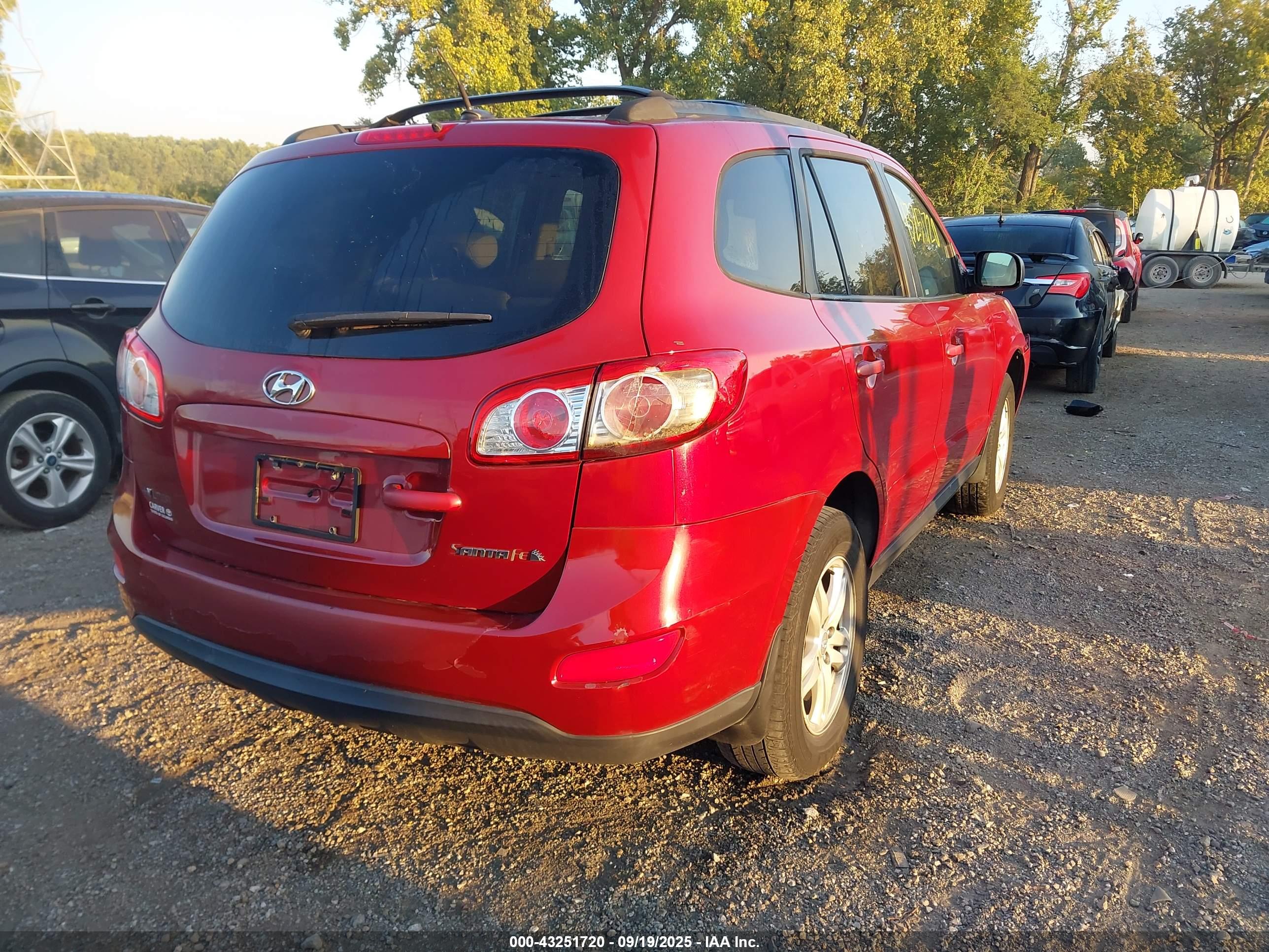 HYUNDAI SANTA image 4