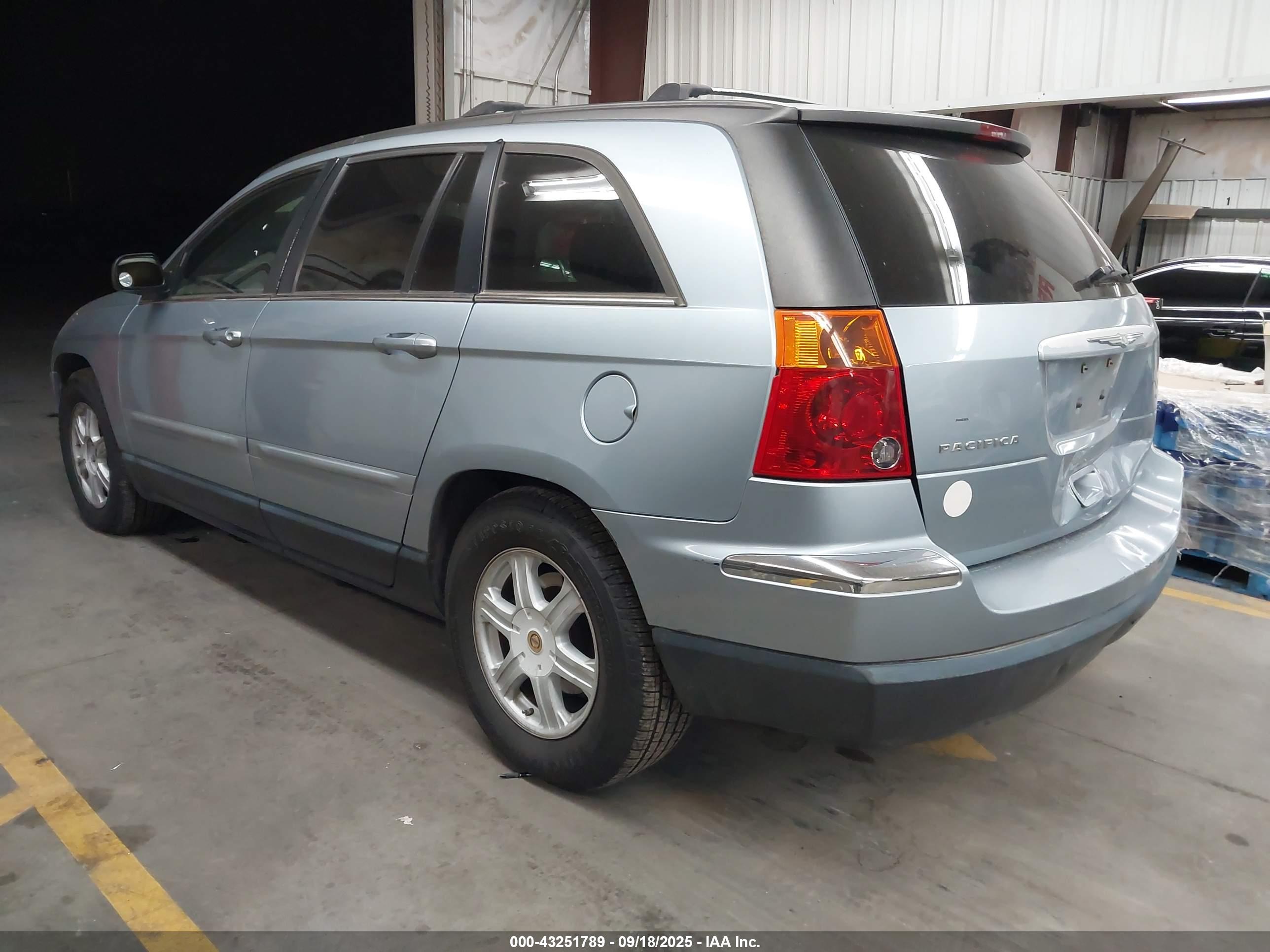 CHRYSLER PACIFICA image 3
