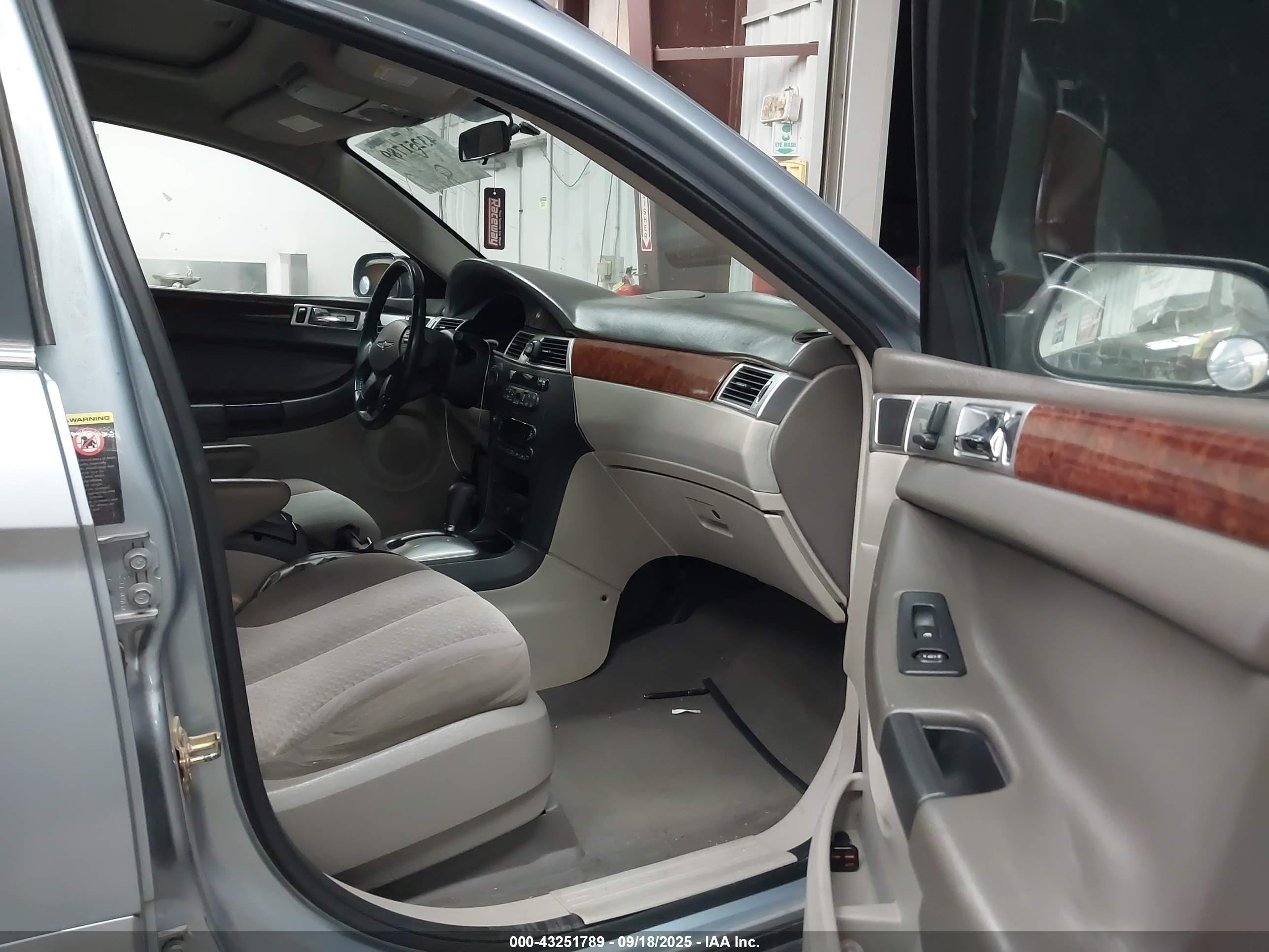 CHRYSLER PACIFICA image 5